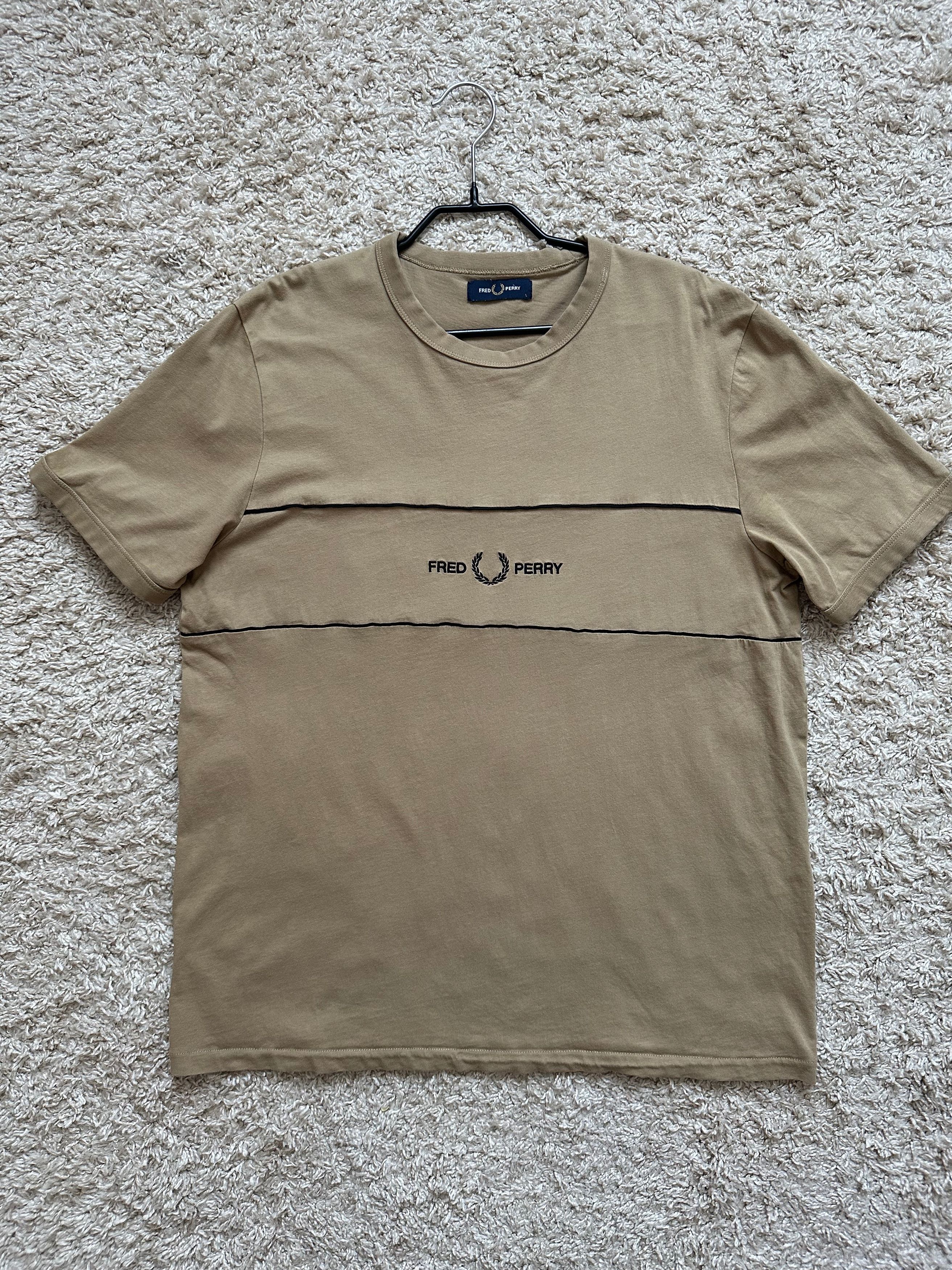 Fred Perry FRED Perry Center Logo crew neck Tan t shirt Size US L / EU 52-54 / 3 - 7 Thumbnail