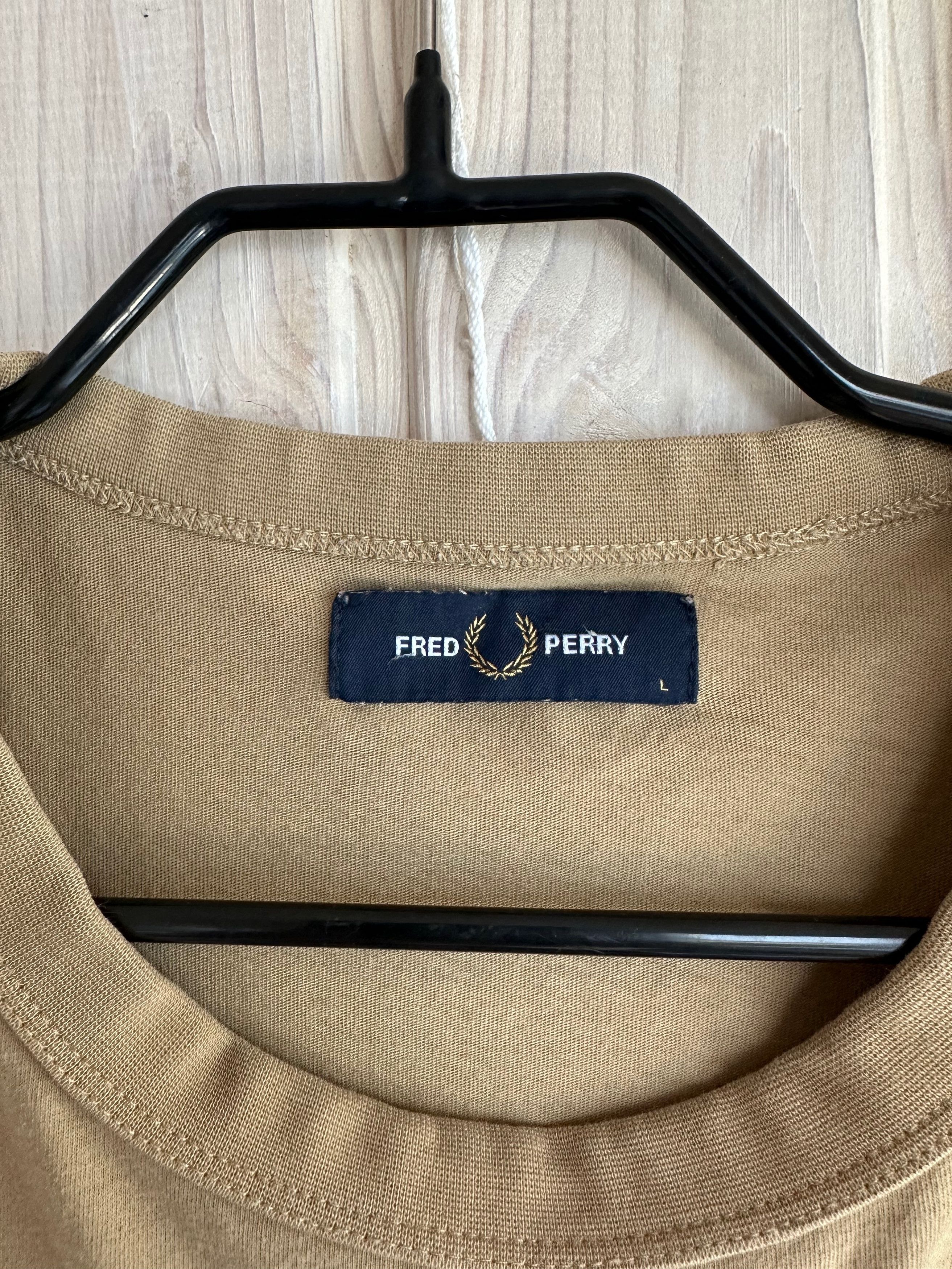 Fred Perry FRED Perry Center Logo crew neck Tan t shirt Size US L / EU 52-54 / 3 - 3 Thumbnail
