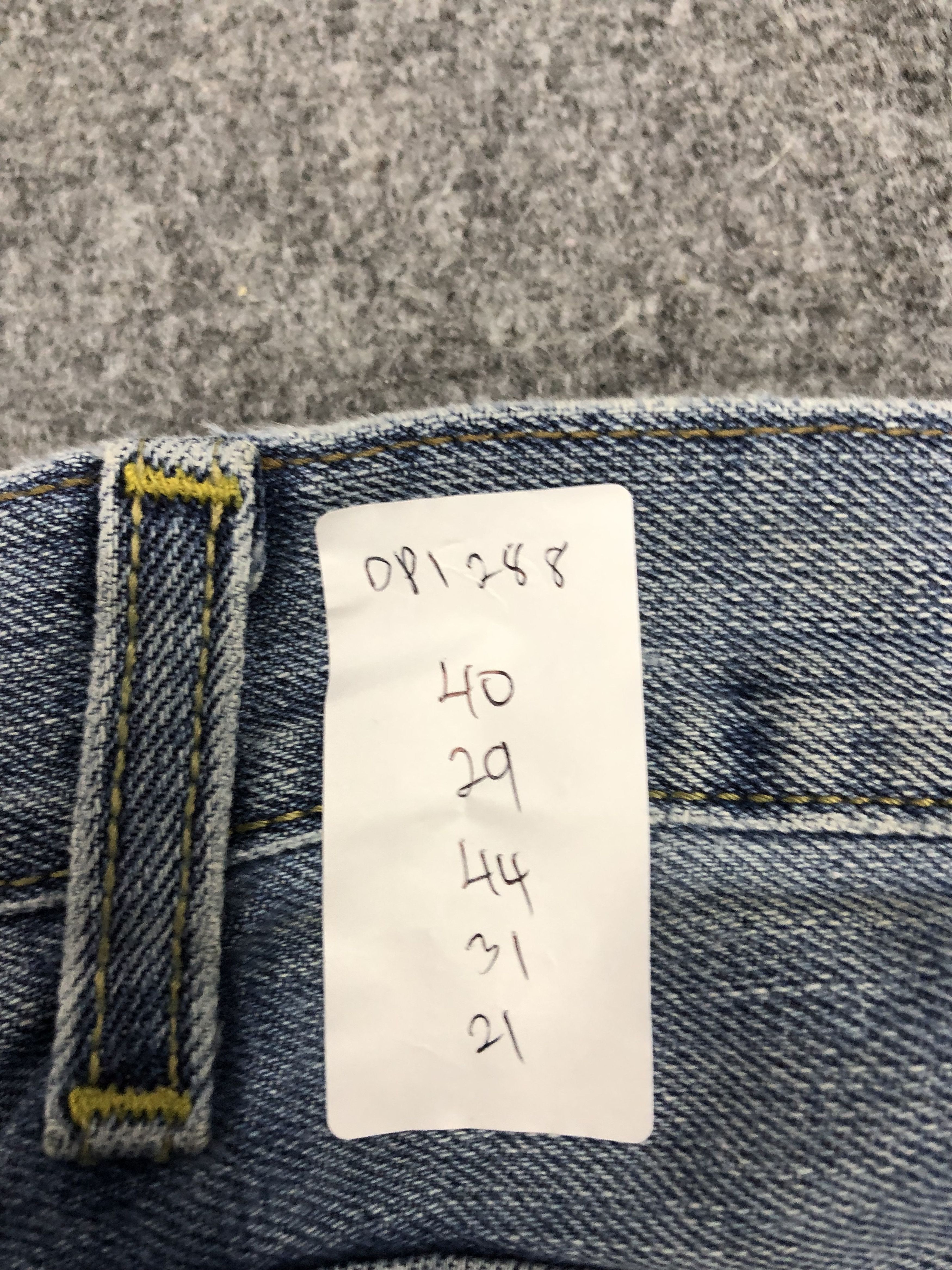 Levi's × Vintage Vintage Levis 569 Faded Blue Baggy Jeans Size US 40 / EU 56 - 13 Thumbnail