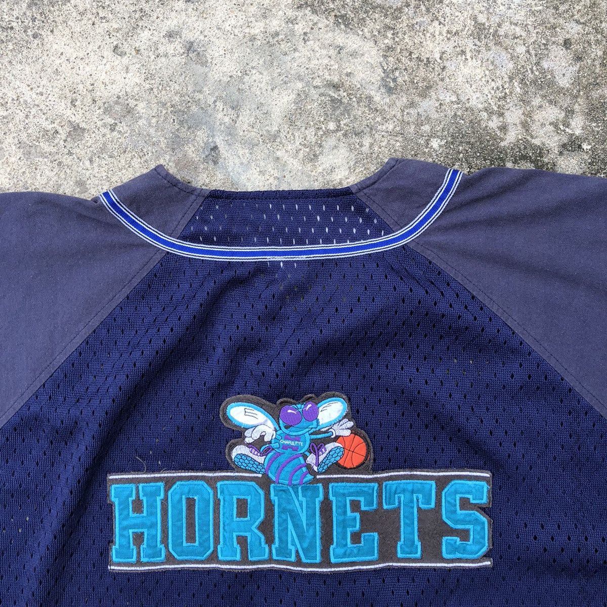 Japanese Brand × Vintage Rare Vintage Charlotte Hornets Big Logo Baseball Team Shirts Size US XL / EU 56 / 4 - 2 Thumbnail