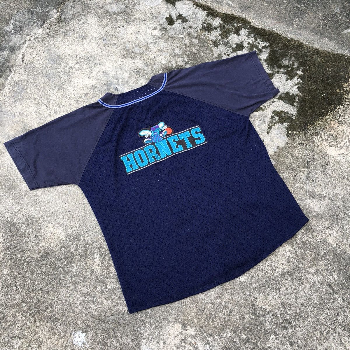 Japanese Brand × Vintage Rare Vintage Charlotte Hornets Big Logo Baseball Team Shirts Size US XL / EU 56 / 4 - 1 Thumbnail