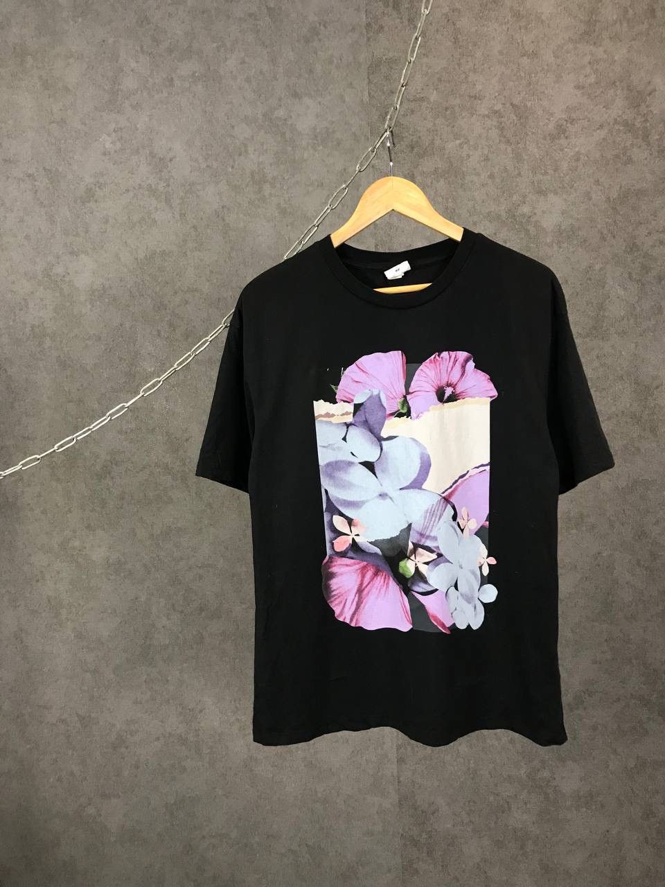 Designer Helena Christensen x H&M designer art tee Size US S / EU 44-46 / 1 - 1 Thumbnail
