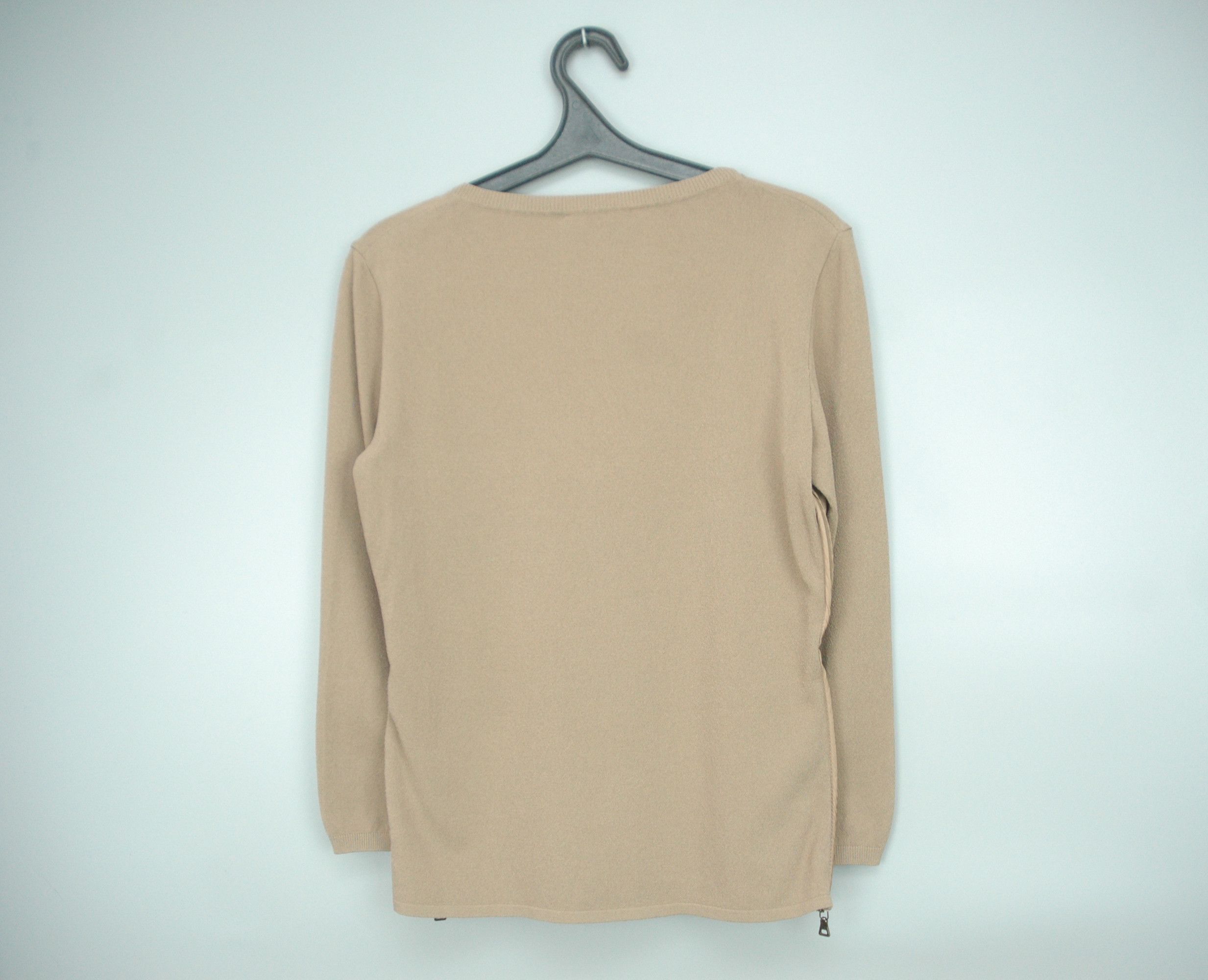 Prada Vintage Prada V-neck wmns Size 44 Made in Italy Size US S / EU 44-46 / 1 - 7 Thumbnail