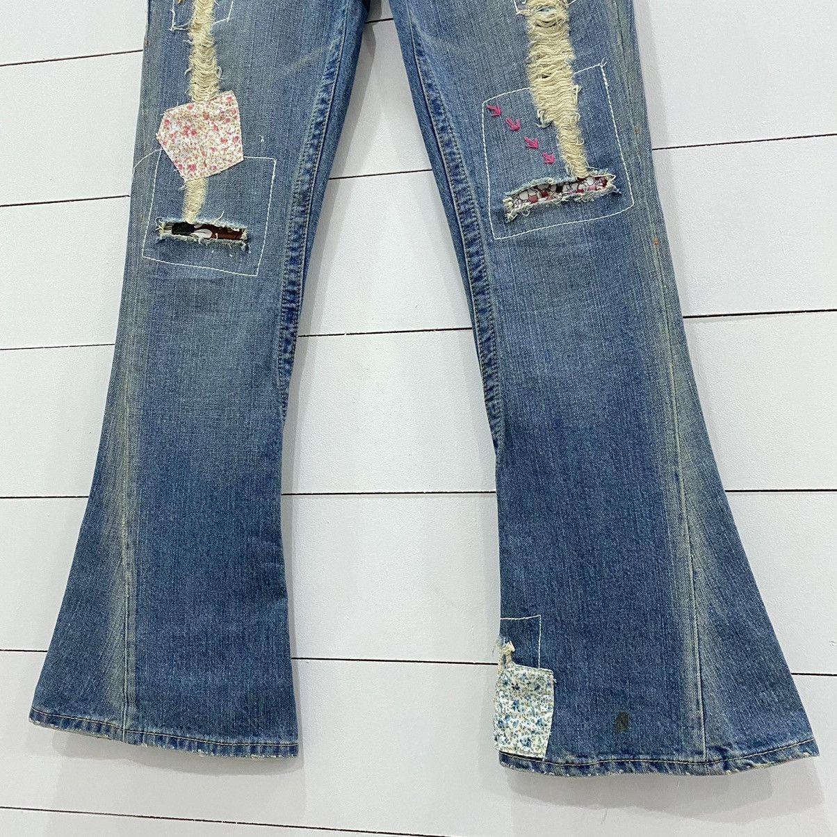 True Religion True Religion Patchwork Flare Distressed Denim Jeans Size 30" / US 8 / IT 44 - 6 Thumbnail