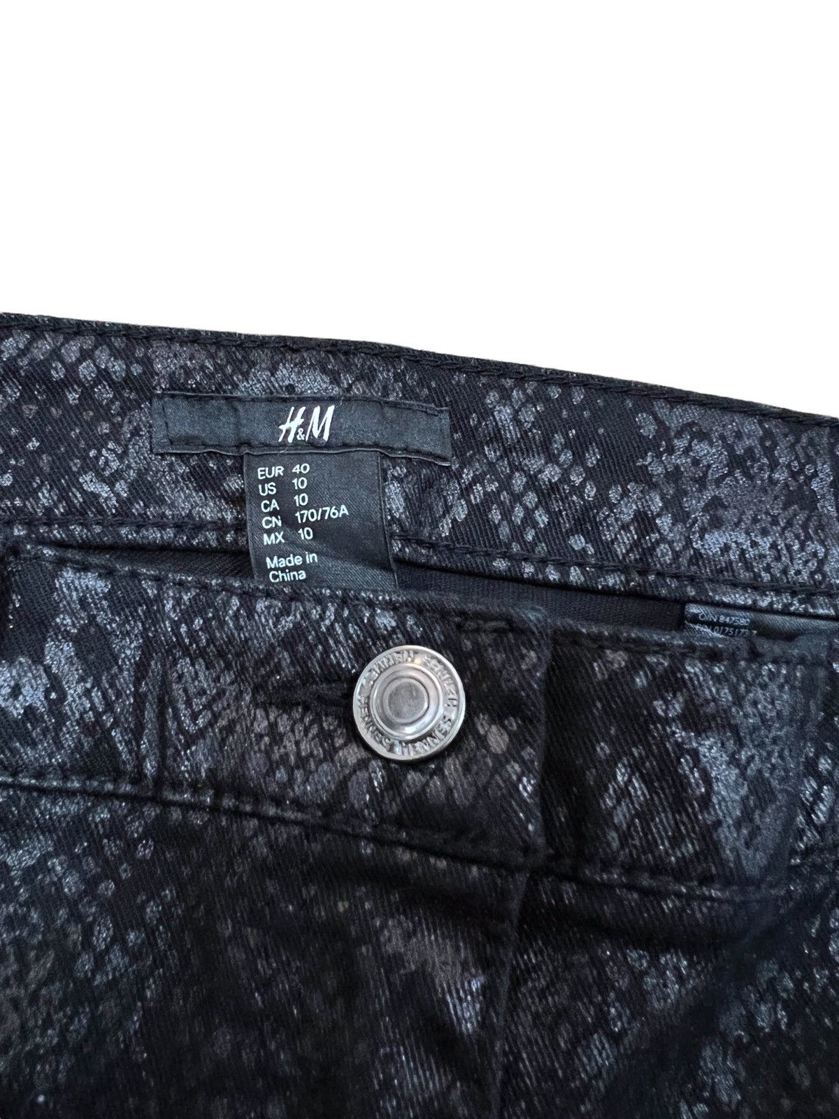H&M Snake Print Skinny Pants Size US 27 - 6 Thumbnail