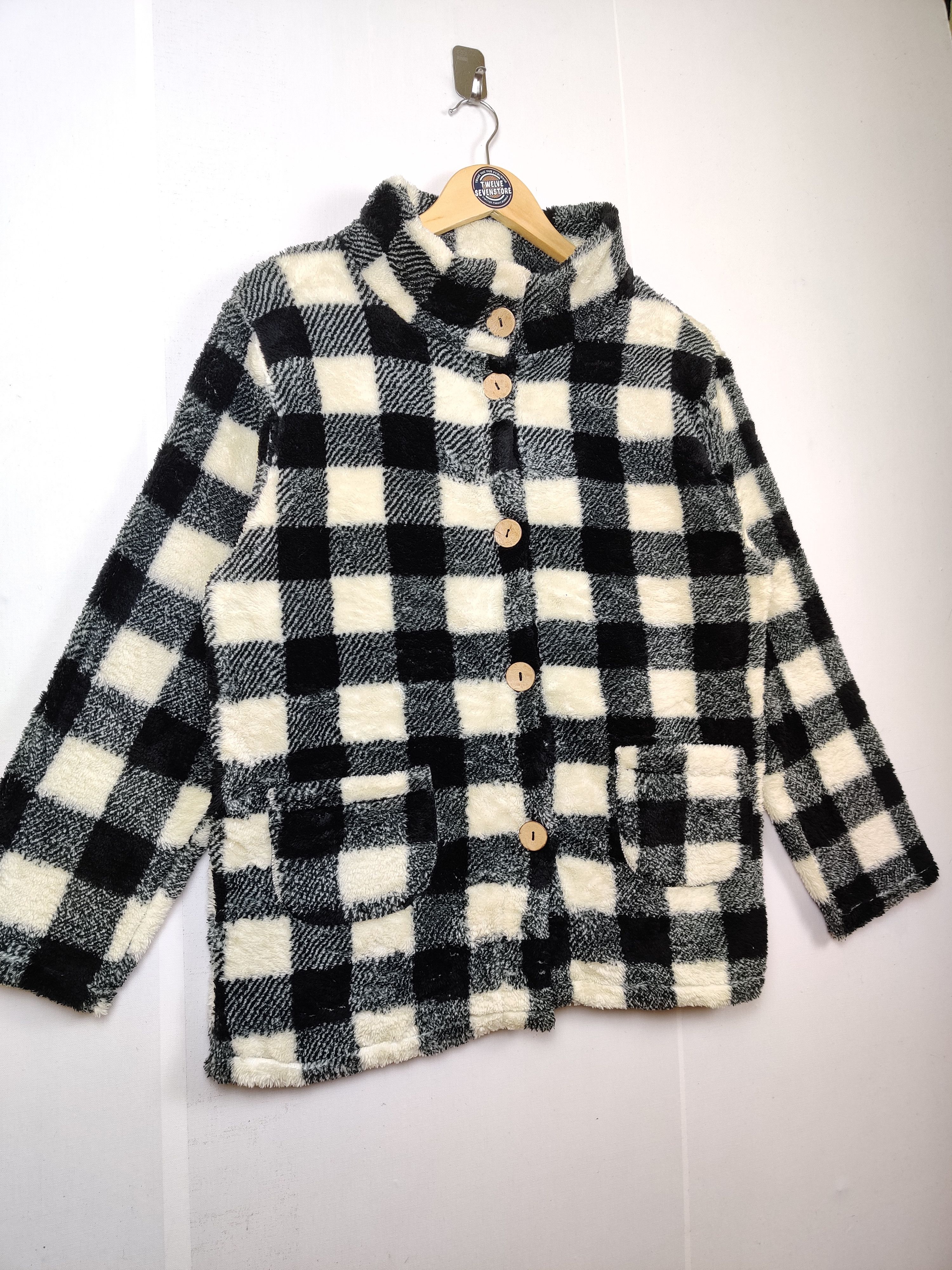 Japanese Brand Vintage Checkered Fleece Button Ups Cardigan Size US L / EU 52-54 / 3 - 4 Thumbnail