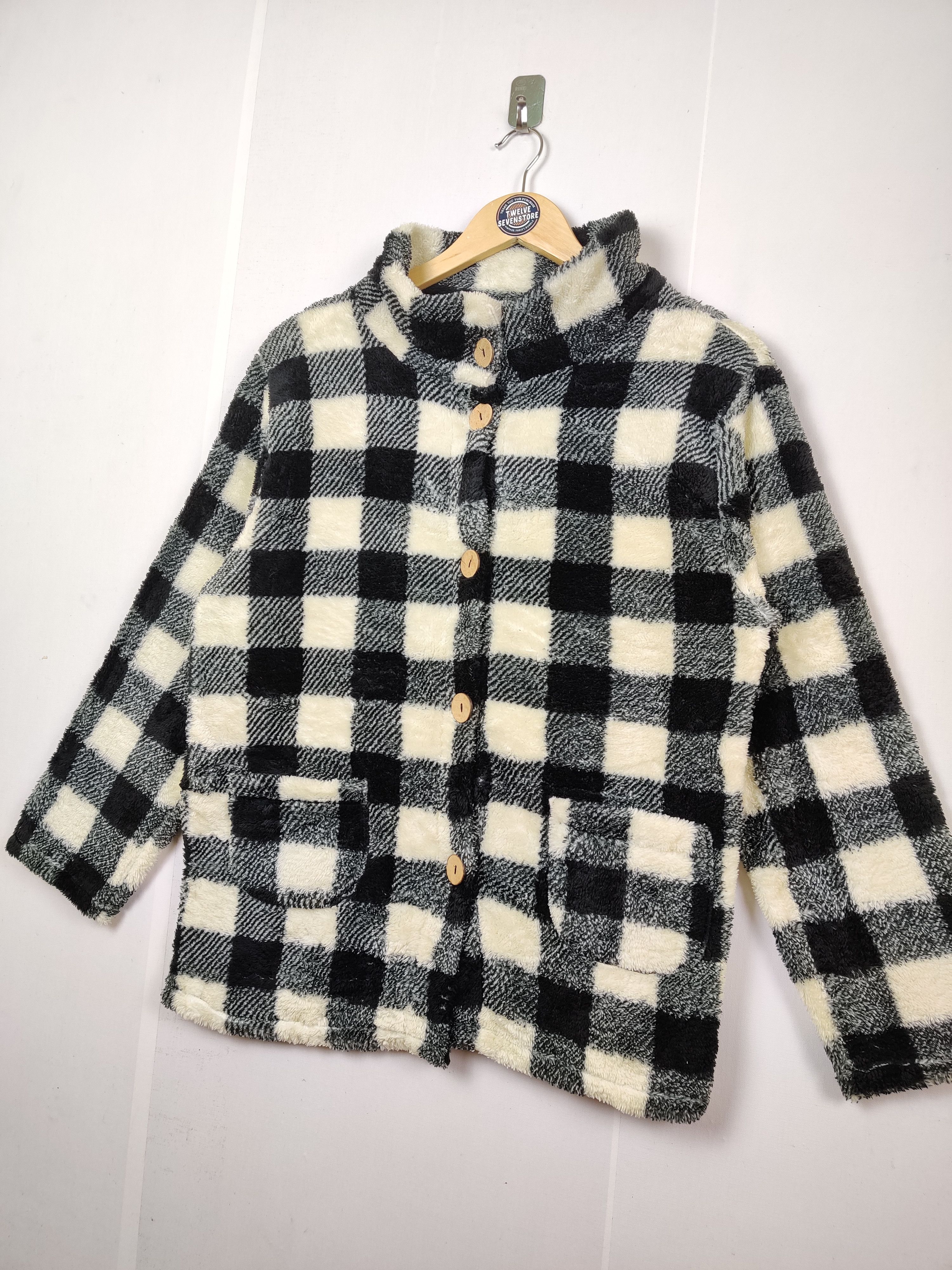 Japanese Brand Vintage Checkered Fleece Button Ups Cardigan Size US L / EU 52-54 / 3 - 2 Thumbnail