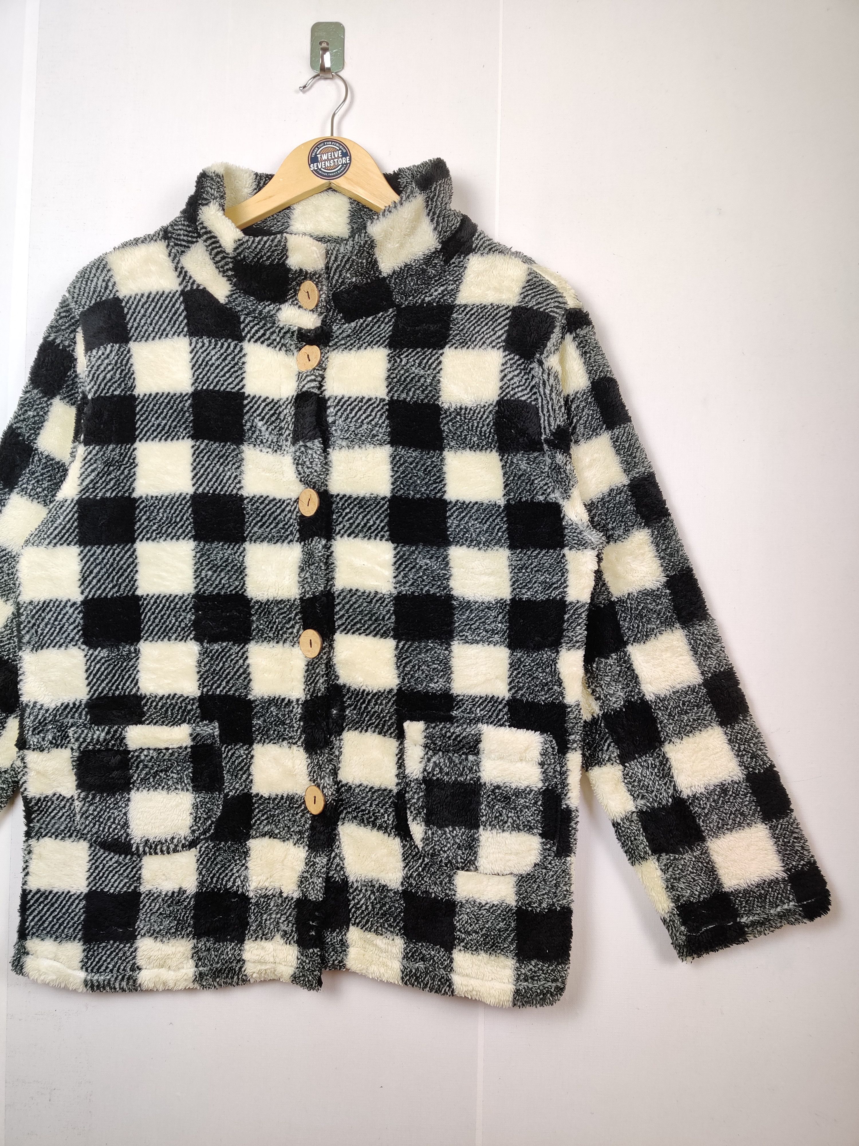 Japanese Brand Vintage Checkered Fleece Button Ups Cardigan Size US L / EU 52-54 / 3 - 3 Thumbnail