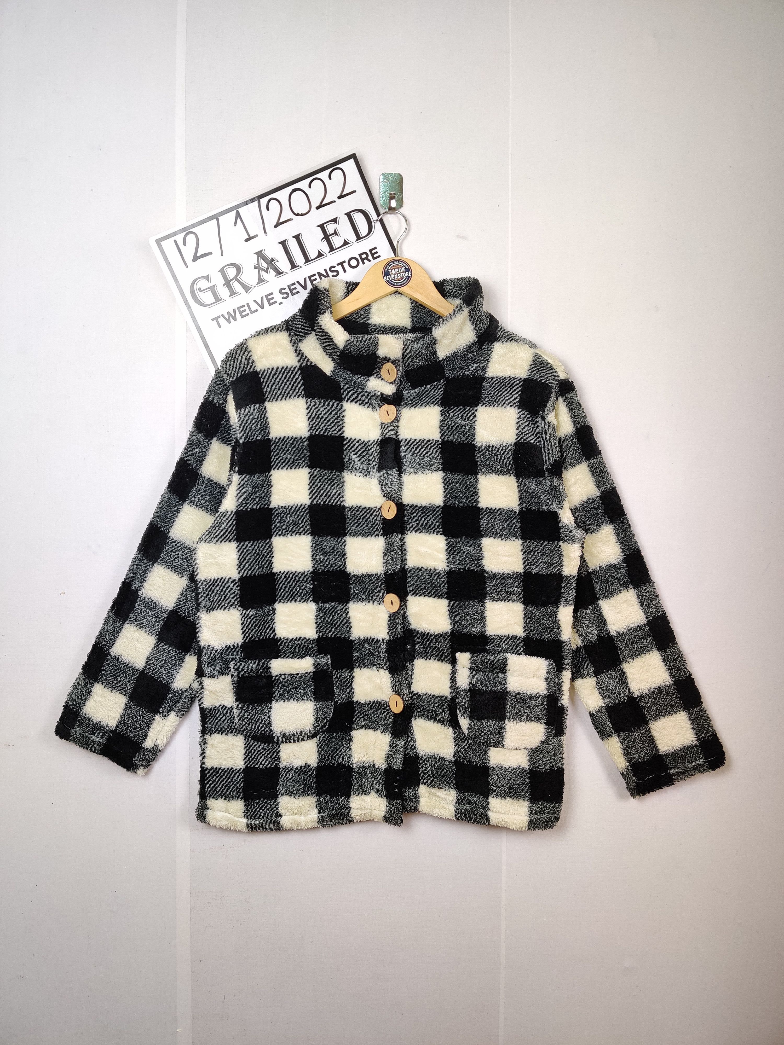 Japanese Brand Vintage Checkered Fleece Button Ups Cardigan Size US L / EU 52-54 / 3 - 1 Thumbnail