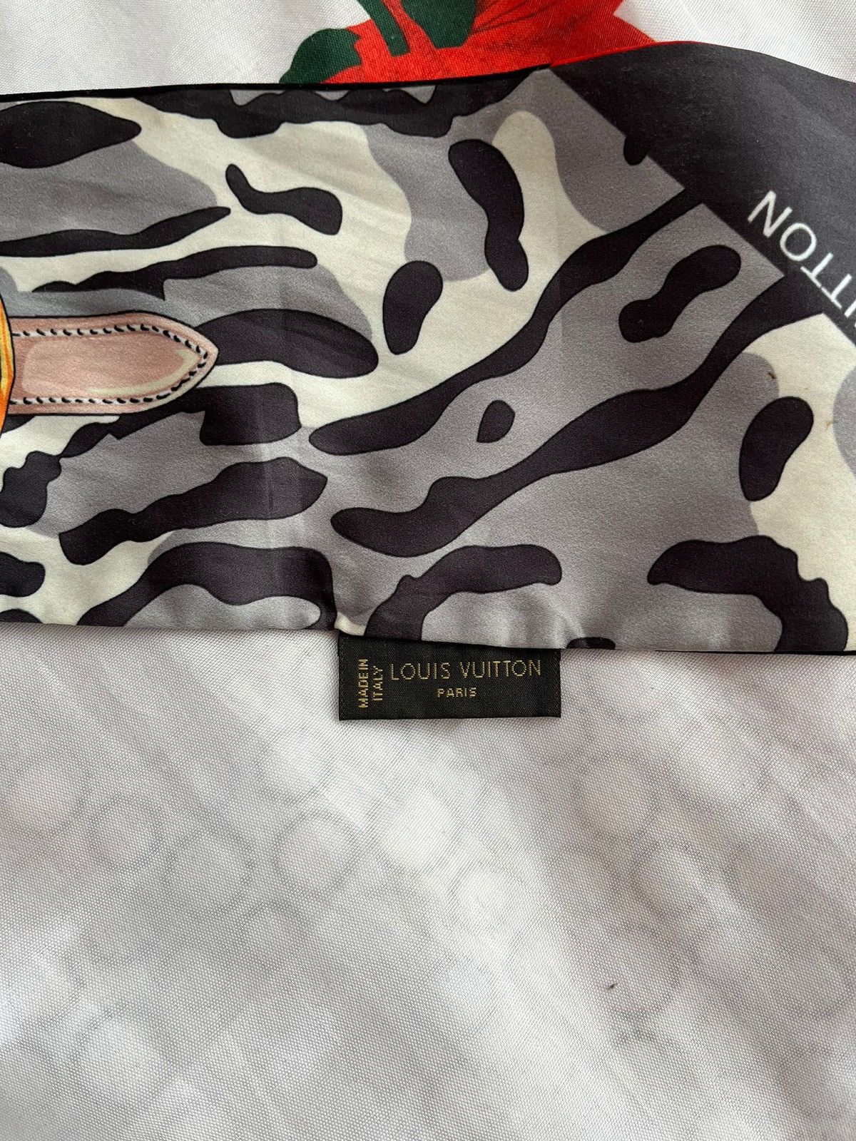 Louis Vuitton Louis Vuitton scarf handkerchief monogram Size ONE SIZE - 13 Thumbnail