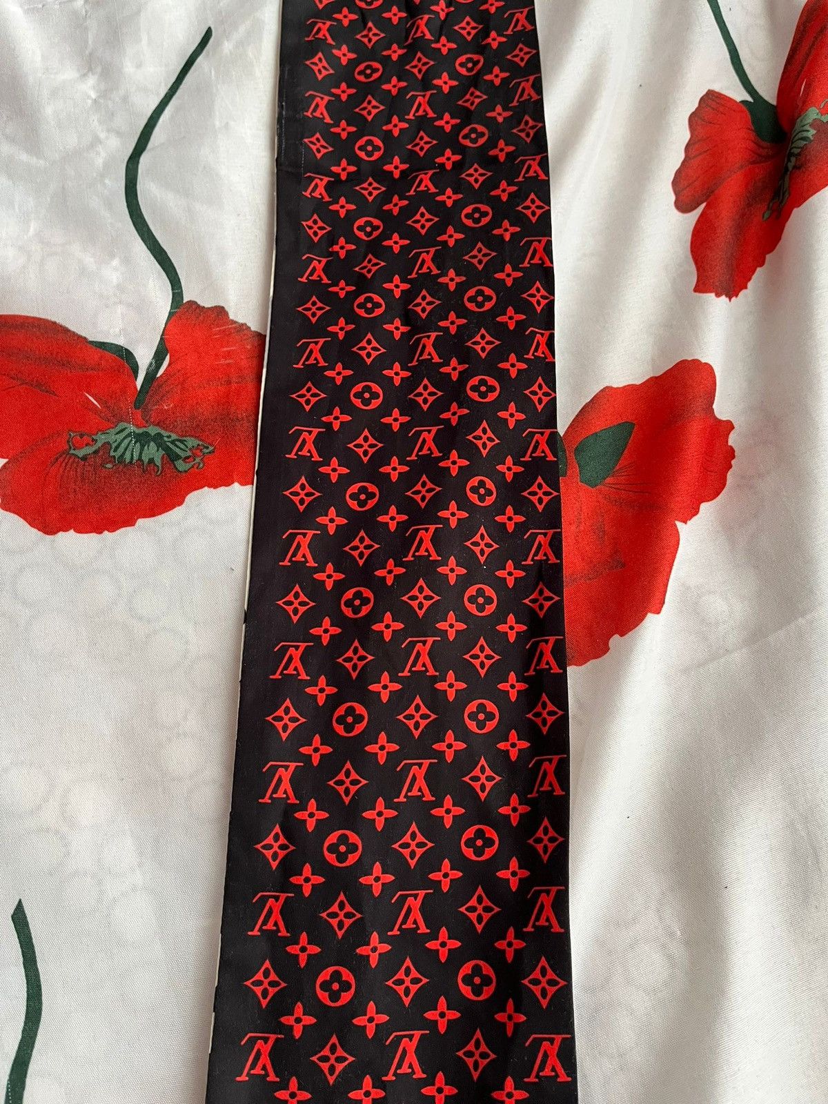 Louis Vuitton Louis Vuitton scarf handkerchief monogram Size ONE SIZE - 16 Thumbnail