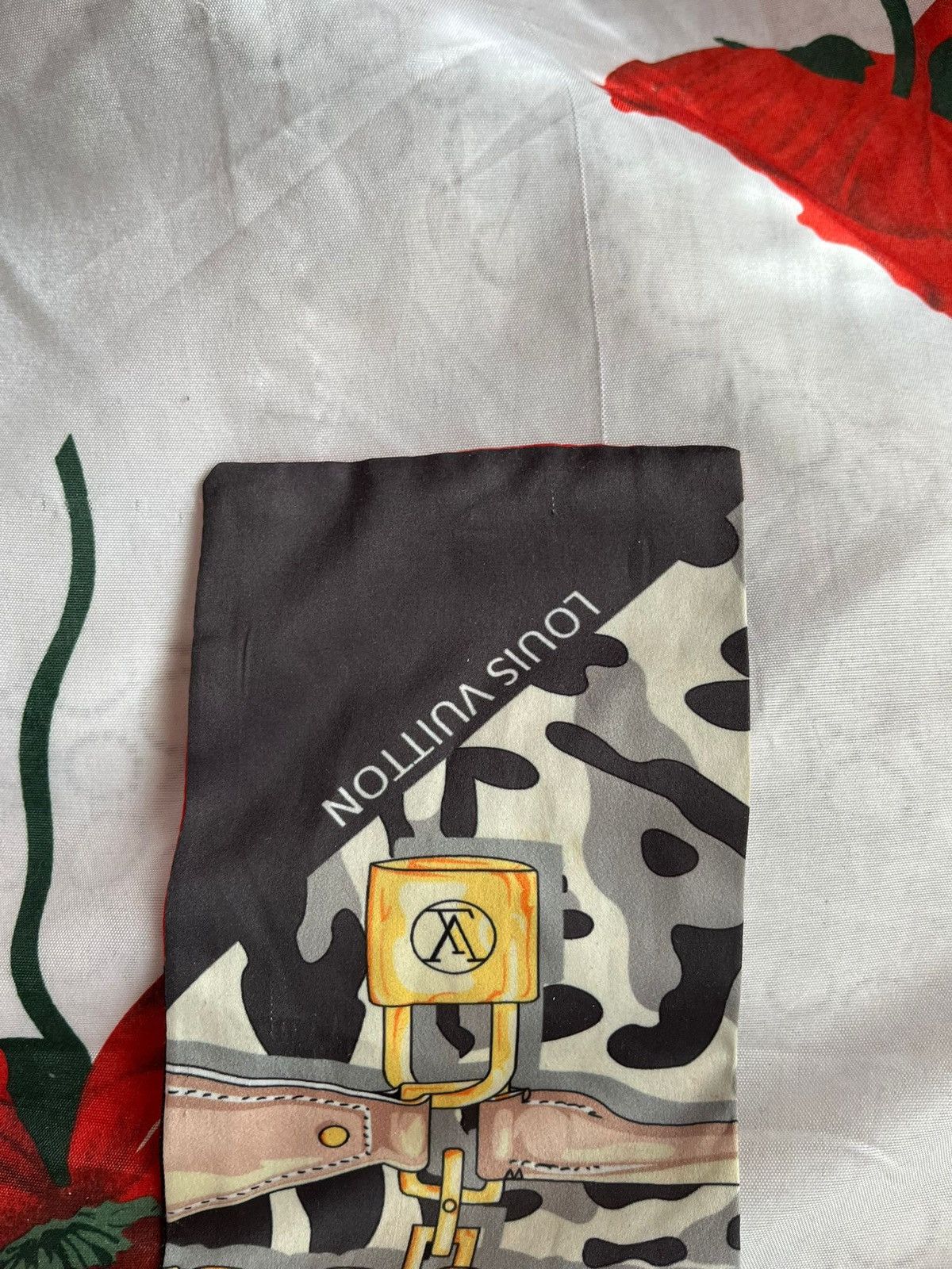 Louis Vuitton Louis Vuitton scarf handkerchief monogram Size ONE SIZE - 10 Thumbnail