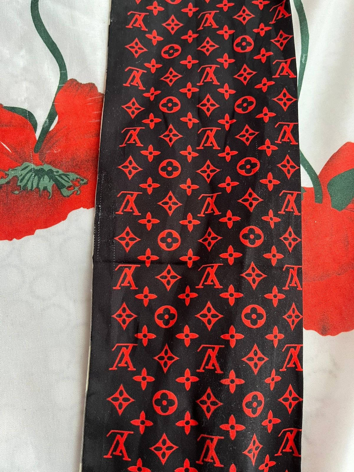 Louis Vuitton Louis Vuitton scarf handkerchief monogram Size ONE SIZE - 18 Thumbnail