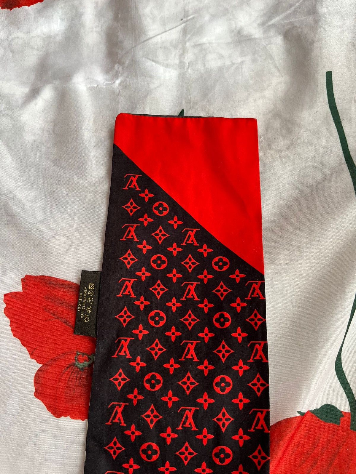 Louis Vuitton Louis Vuitton scarf handkerchief monogram Size ONE SIZE - 17 Thumbnail