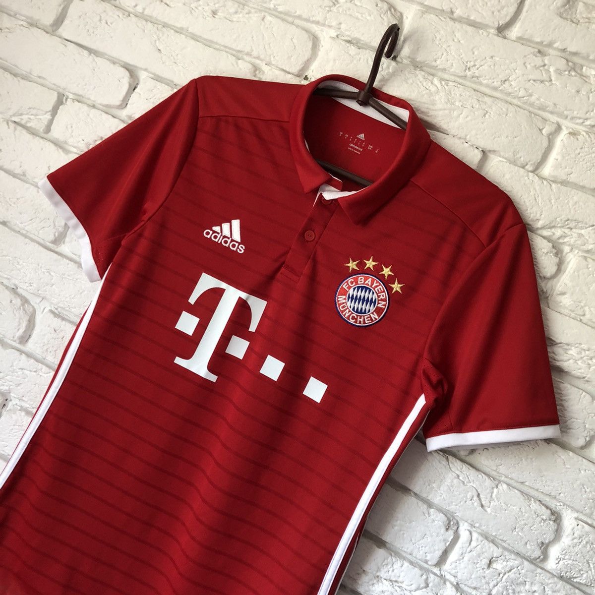 Adidas Bayern Munich Munchen 2016 2017 home soccer jersey Size US S / EU 44-46 / 1 - 2 Thumbnail