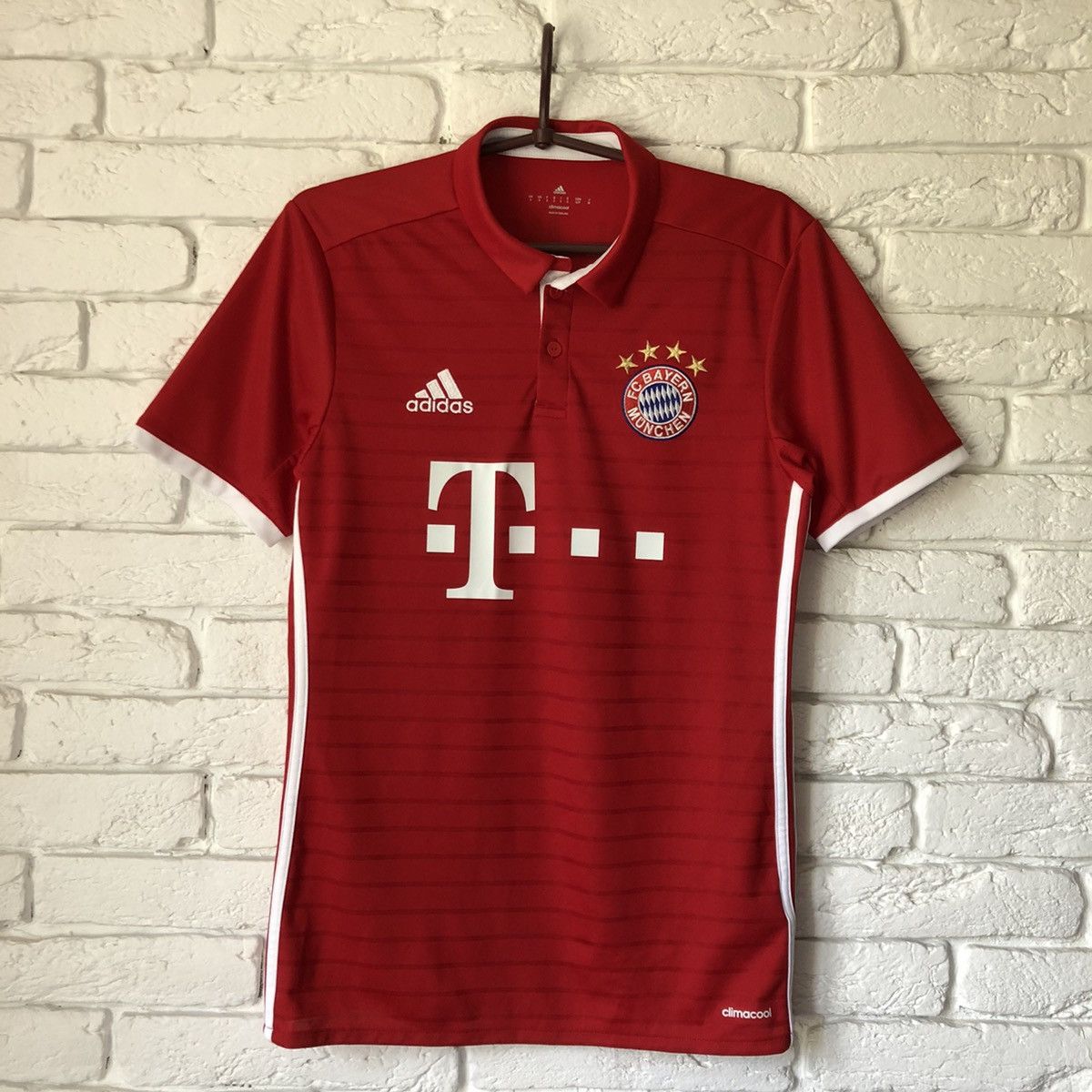Adidas Bayern Munich Munchen 2016 2017 home soccer jersey Size US S / EU 44-46 / 1 - 1 Thumbnail