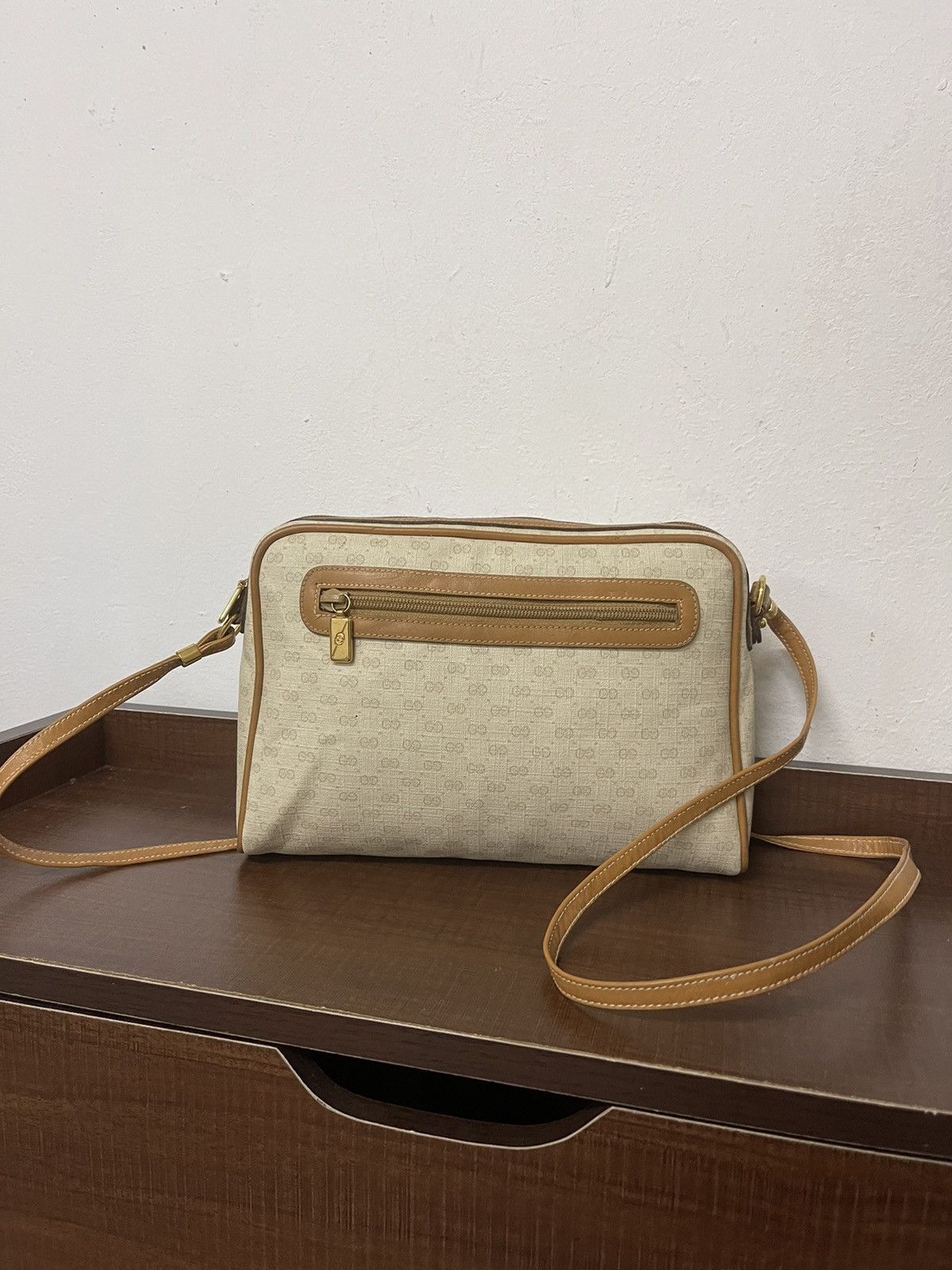 Gucci 90s (Tom Ford era) Metal Handle Shoulder Bag (s)