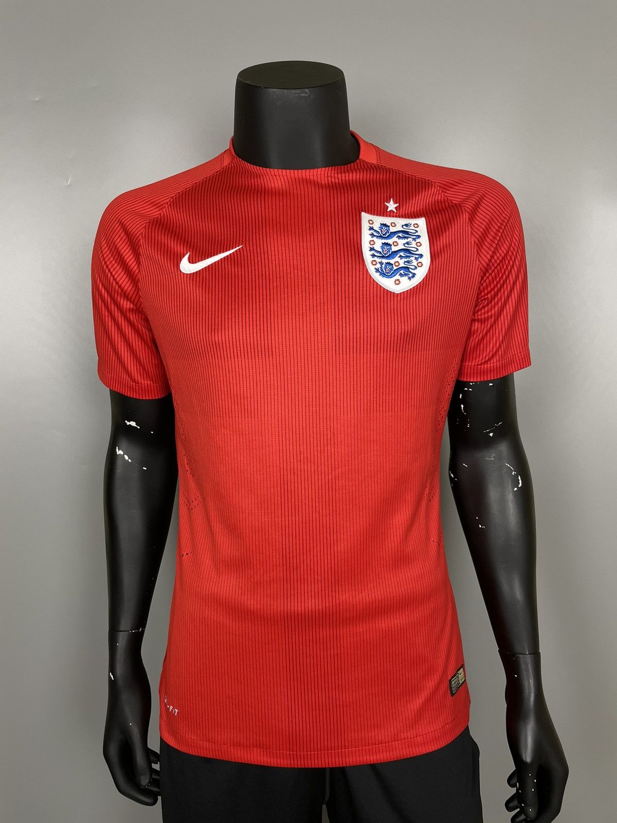 Nike Nike England 2014 World Cup away Soccer Jersey Football tee Size US M / EU 48-50 / 2 - 1 Thumbnail