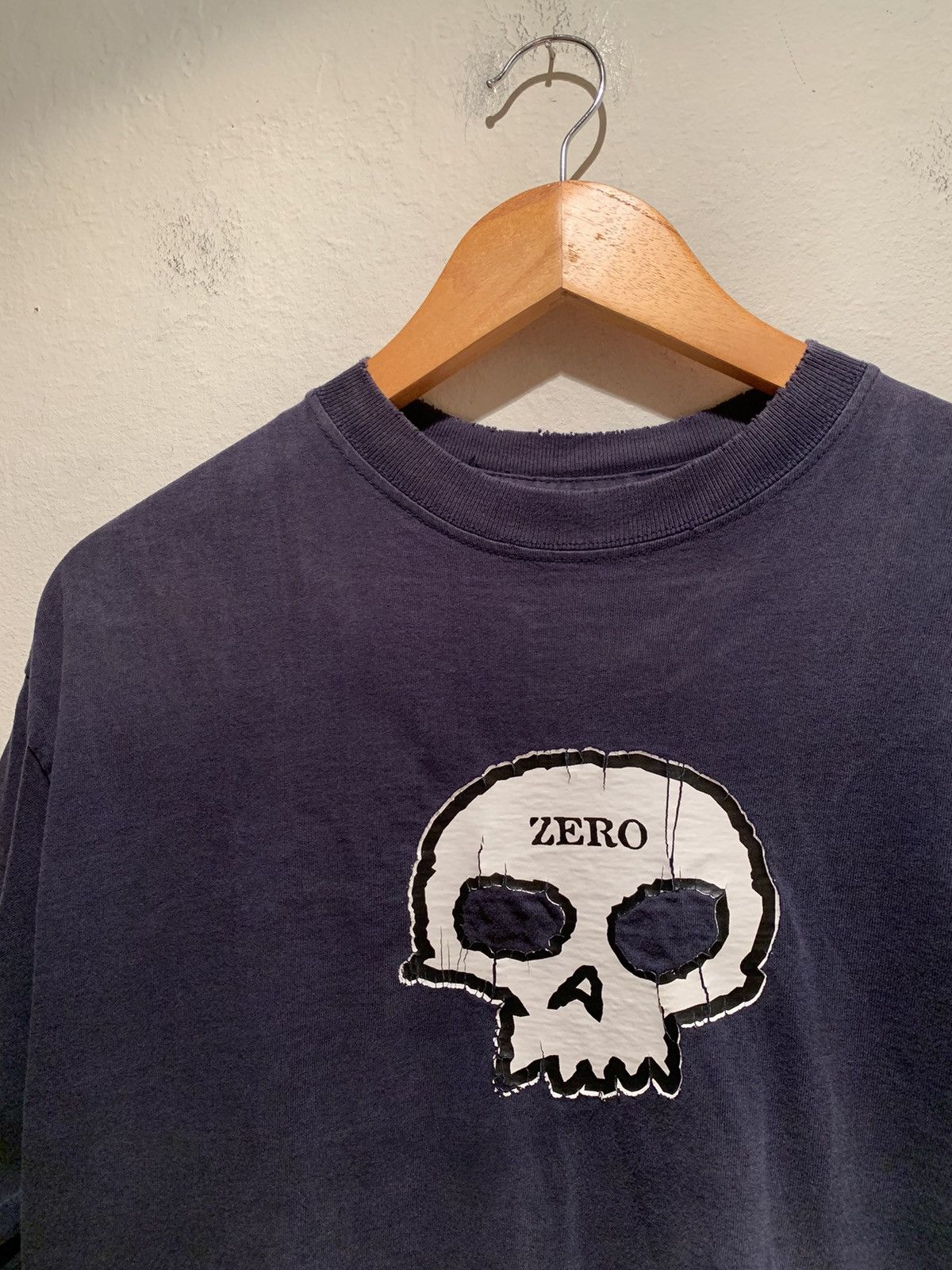 Vintage *RARE* Vintage Zero Skateboards Skull OG Logo Center T-Shirt Size US L / EU 52-54 / 3 - 2 Thumbnail
