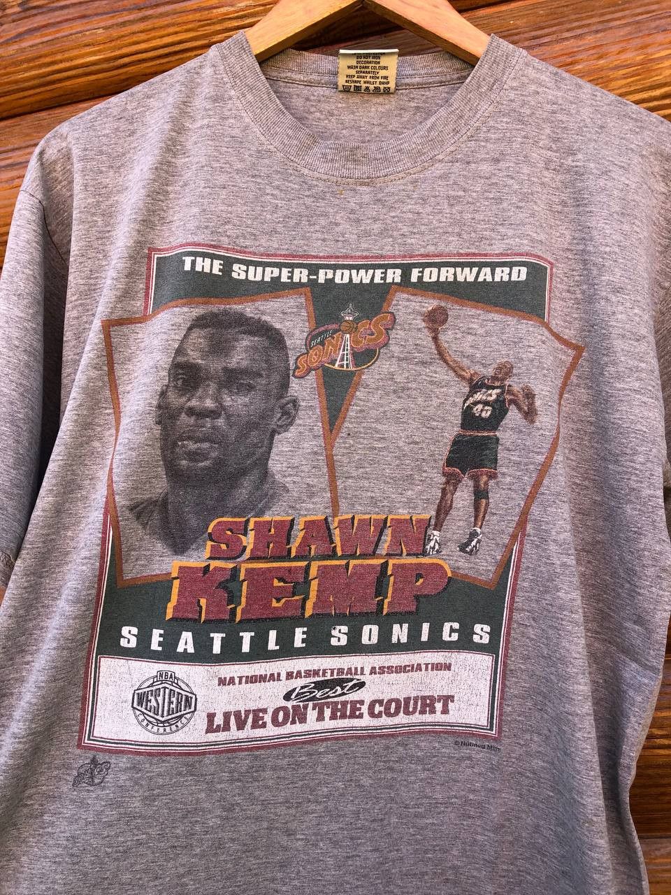 NBA Vintage Shawn Kemp t-shirt nba Seattle SuperSonics Size US M / EU 48-50 / 2 - 2 Thumbnail
