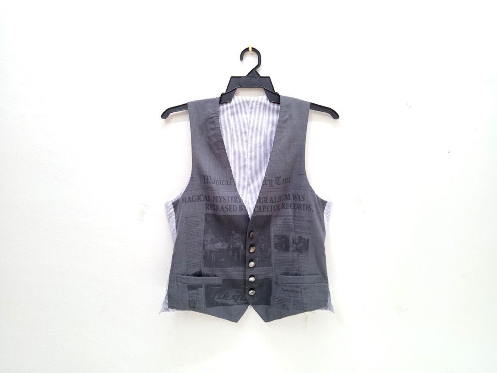 Band Tees 🔥🔥🔥The Beatles 1967 News Paper Print by Men's Bigi Vest Size US M / EU 48-50 / 2 - 1 Thumbnail