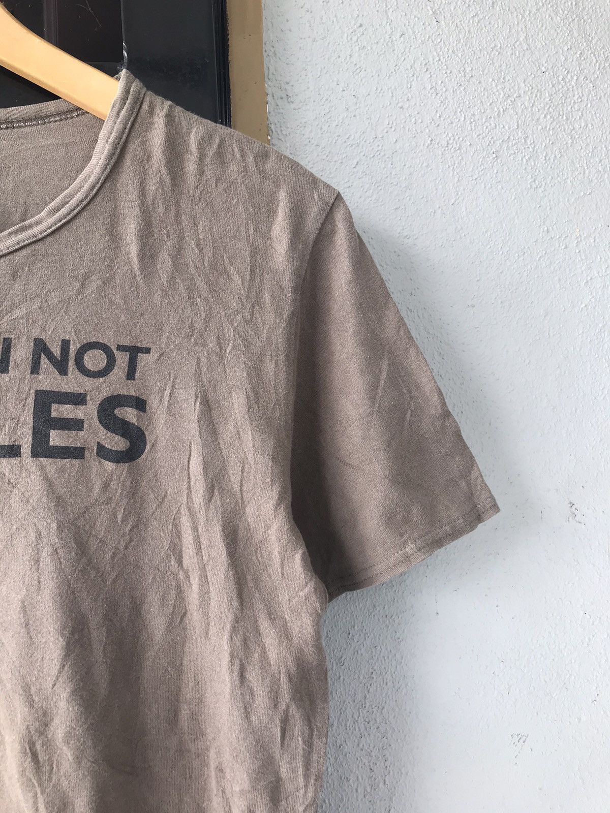 Katharine Hamnett London × Vintage Katharine Hamnett ‘Education Not Missiles’ Tshirt Size M / US 6-8 / IT 42-44 - 2 Thumbnail