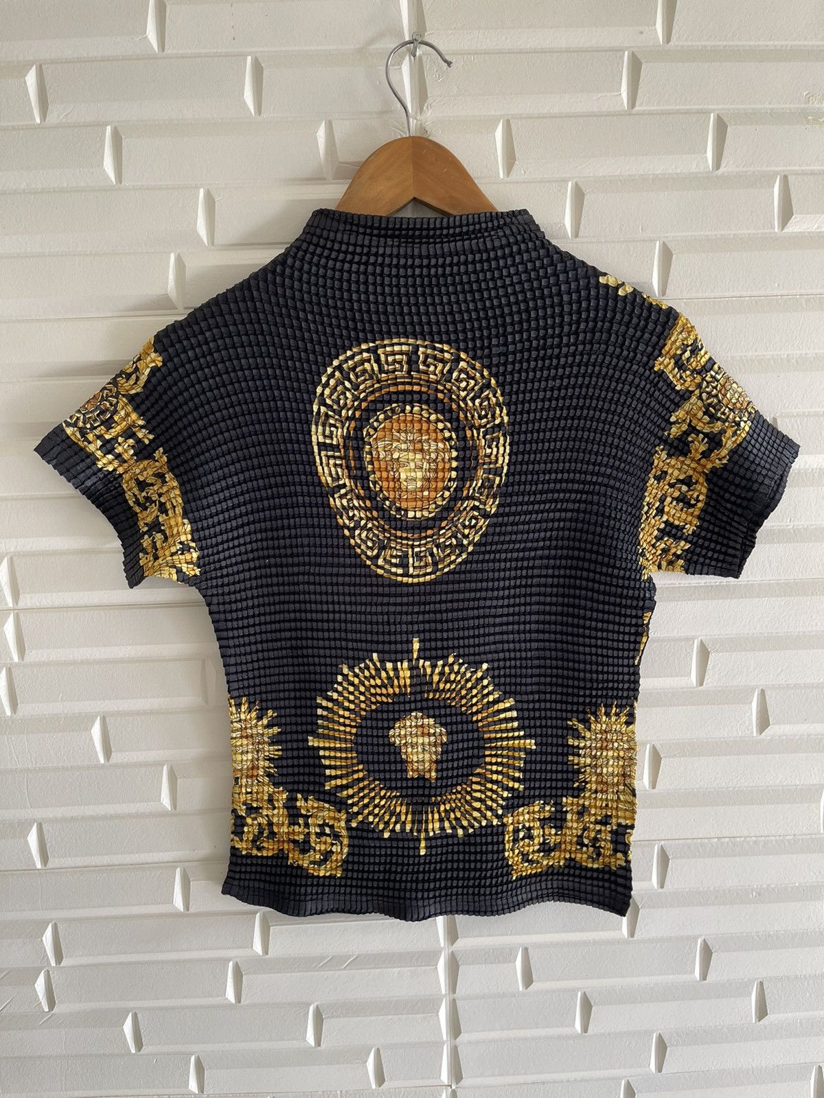 Japanese Brand Pleat Please Inspired Medusa Versace Chanel Karl Lagerfeld Size US XS / EU 42 / 0 - 5 Thumbnail
