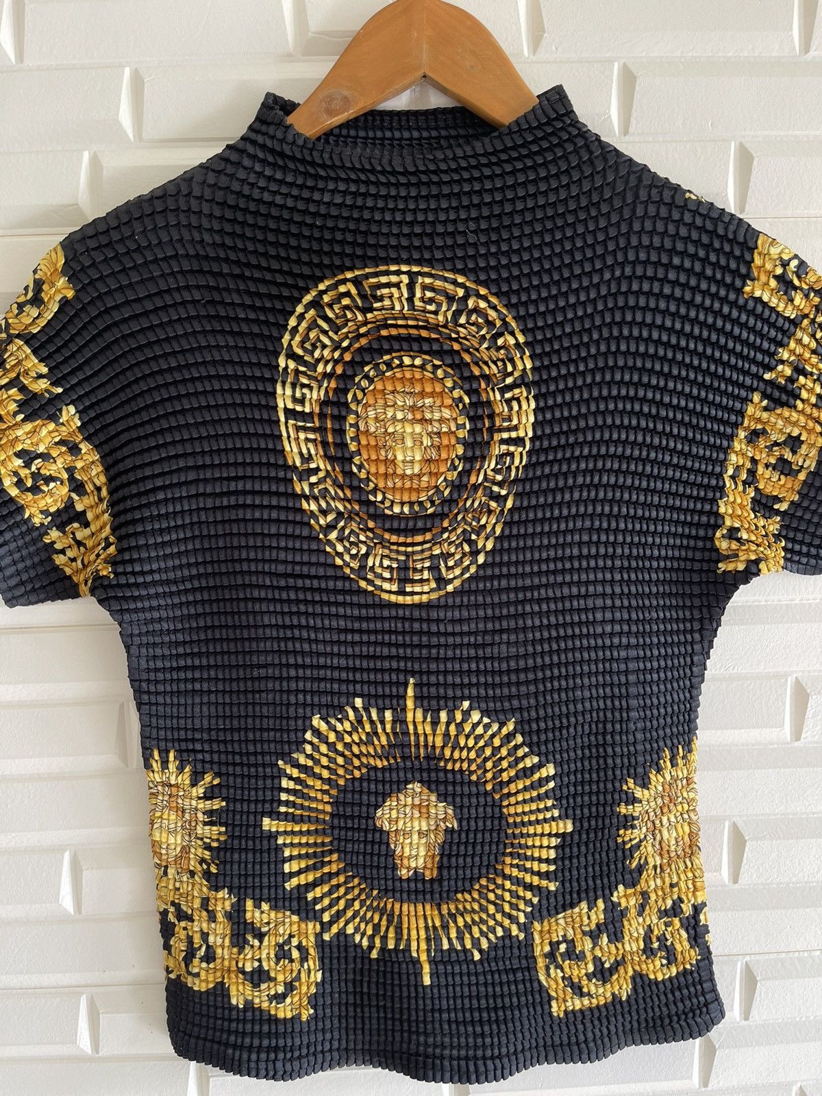 Japanese Brand Pleat Please Inspired Medusa Versace Chanel Karl Lagerfeld Size US XS / EU 42 / 0 - 3 Thumbnail