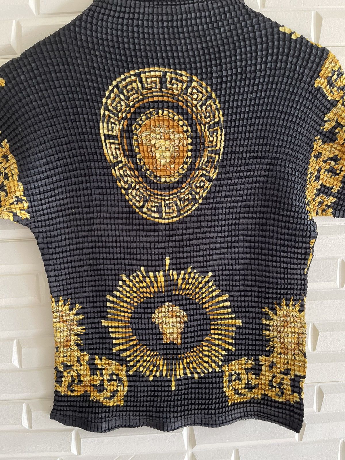 Japanese Brand Pleat Please Inspired Medusa Versace Chanel Karl Lagerfeld Size US XS / EU 42 / 0 - 2 Thumbnail