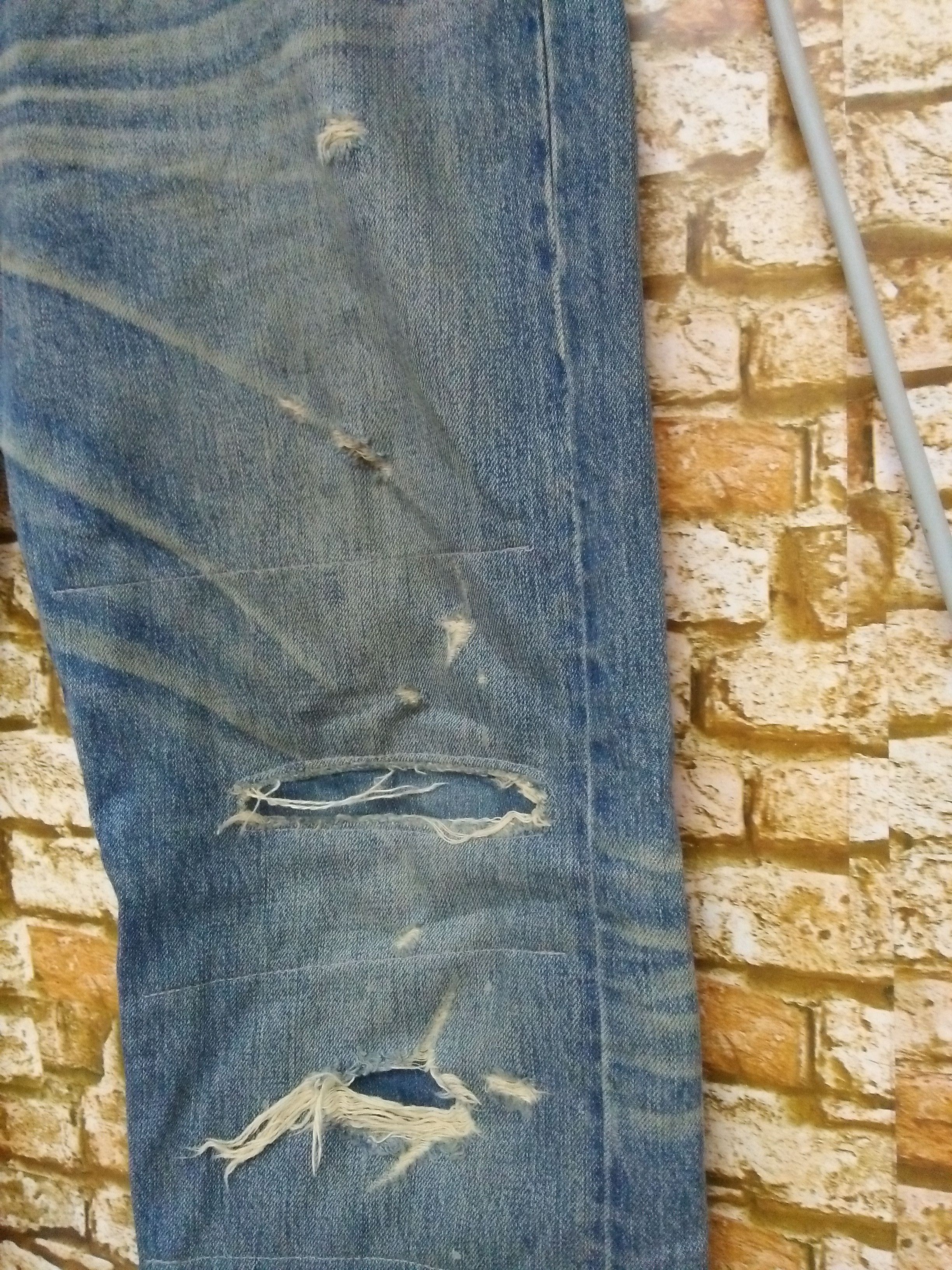 Levi's LEVIS 501 DISTRESSED DENIM (A952) Size US 35 - 3 Thumbnail