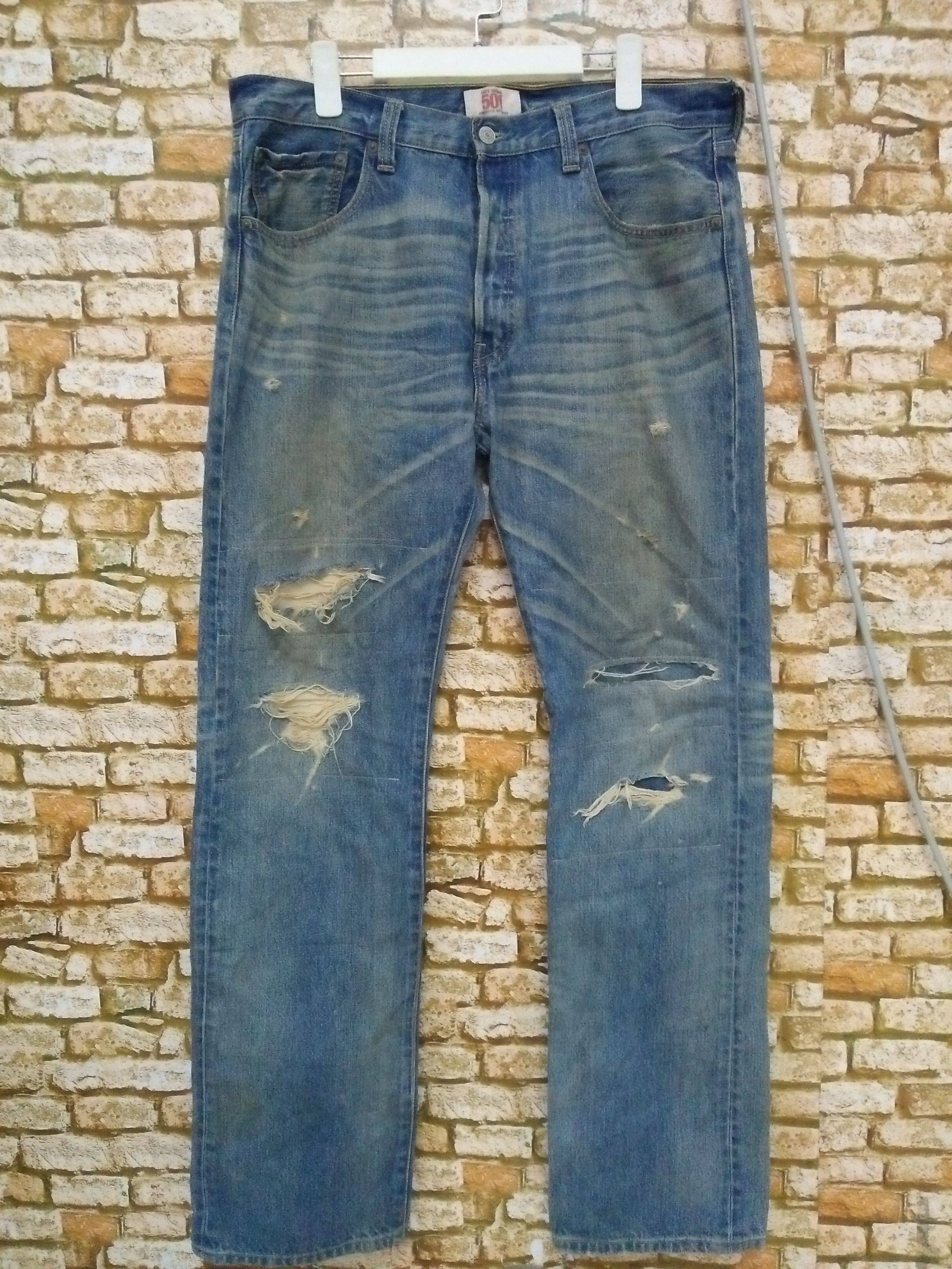 Levi's LEVIS 501 DISTRESSED DENIM (A952) Size US 35 - 1 Thumbnail