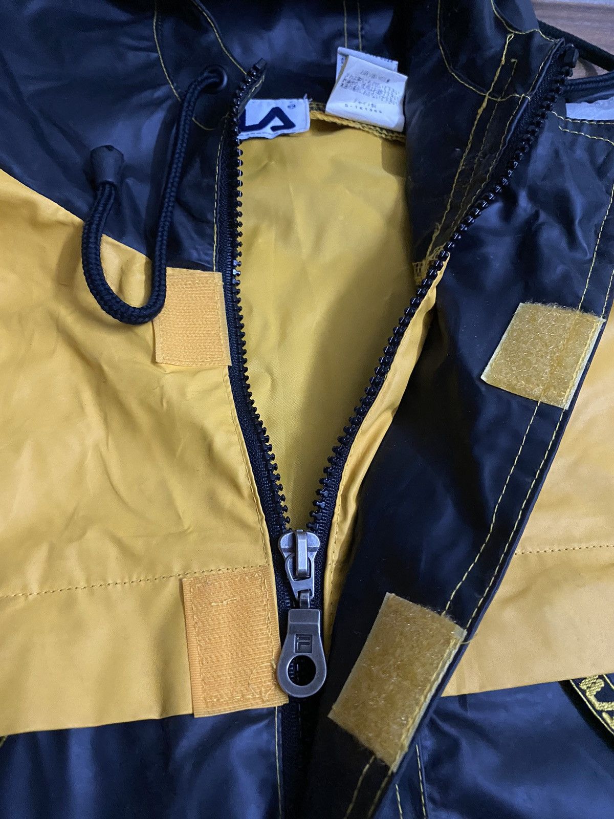 Fila Vintage 90s Fila Raincoat Two Tone Colour Size US L / EU 52-54 / 3 - 6 Thumbnail