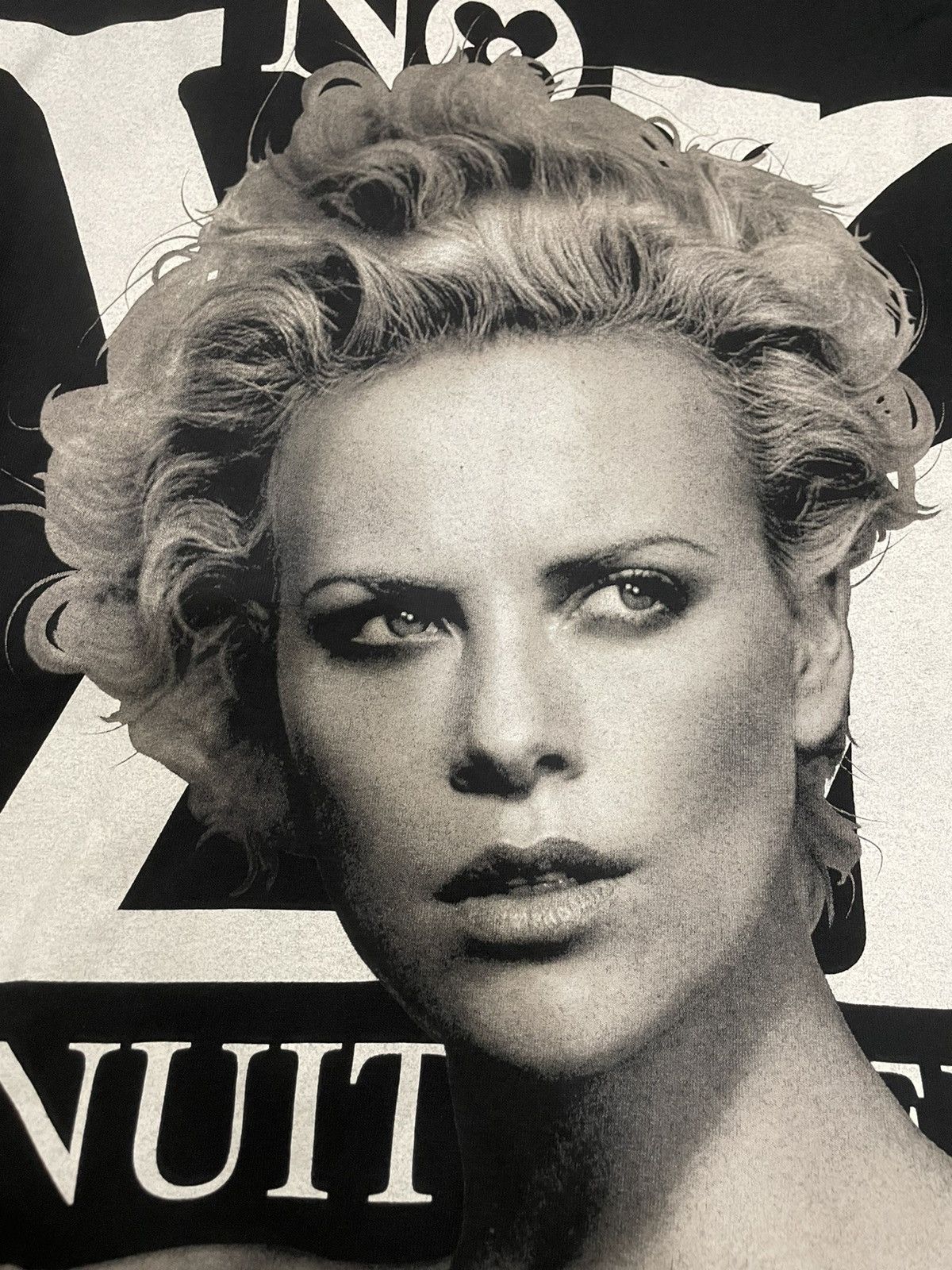 Dissizit Vintage Charlize Theron Overprint Face Logo Tee Size US L / EU 52-54 / 3 - 4 Thumbnail