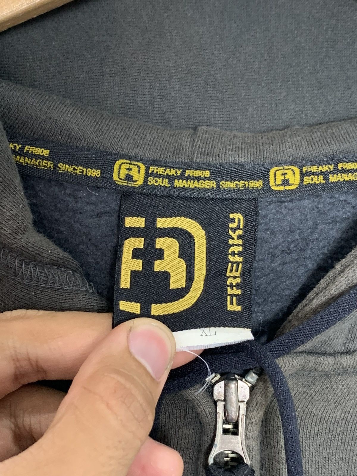 Japanese Brand Vintage Freaky Massive Embroidered Logo Zipper Hoodie Size US XL / EU 56 / 4 - 9 Thumbnail