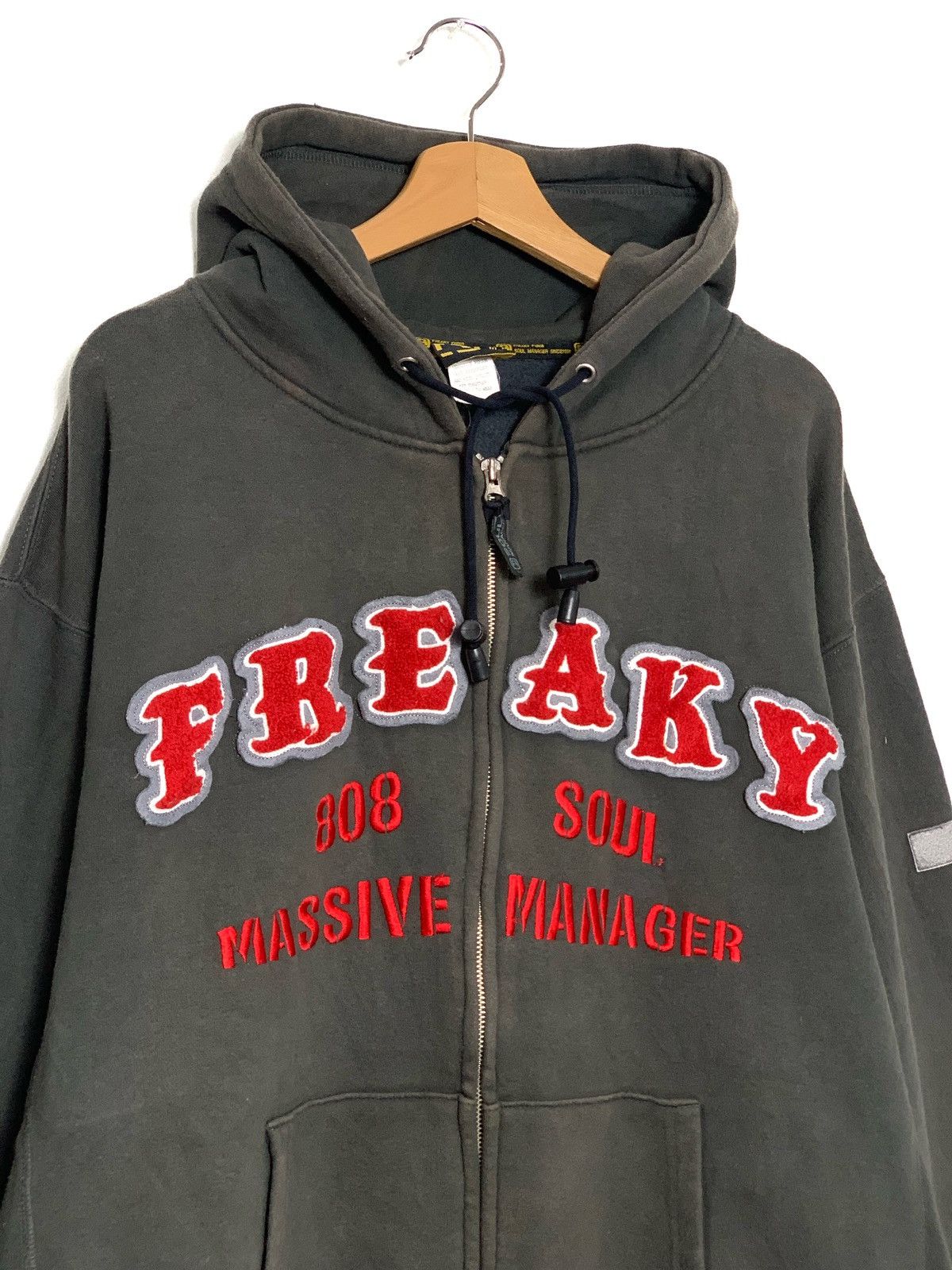 Japanese Brand Vintage Freaky Massive Embroidered Logo Zipper Hoodie Size US XL / EU 56 / 4 - 3 Thumbnail