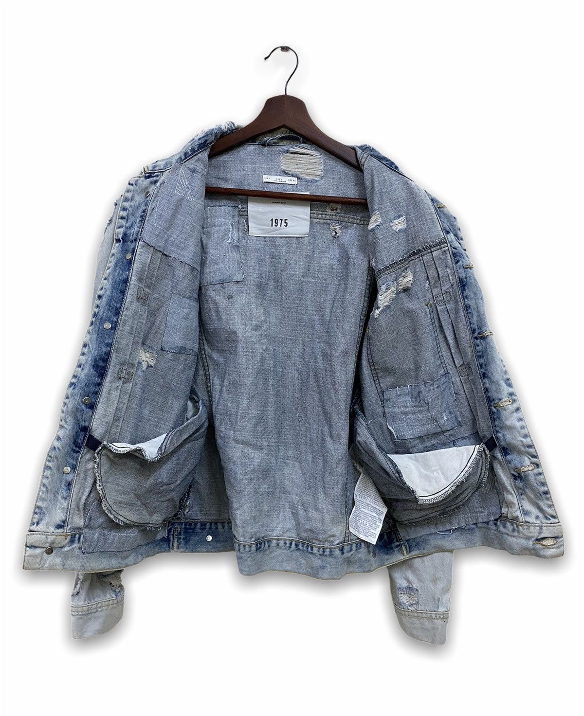Zara Zara Distressed Denim Jacket Vintage Style RARE Design Size US L / EU 52-54 / 3 - 9 Thumbnail