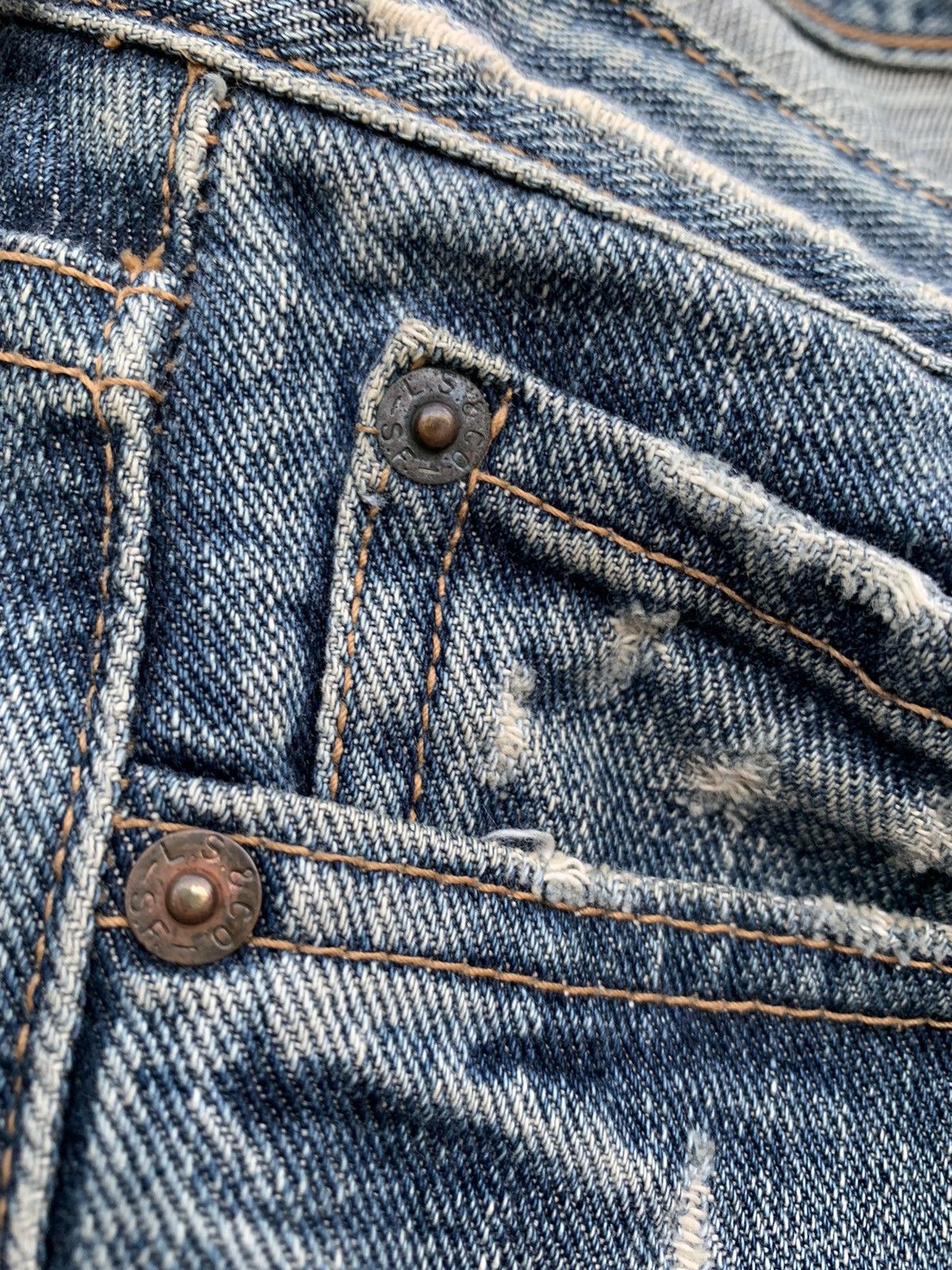 Levi's × Vintage Vintage 90s Levi's Top Button J36 DISTRESSED DENIM Size US 33 - 16 Thumbnail
