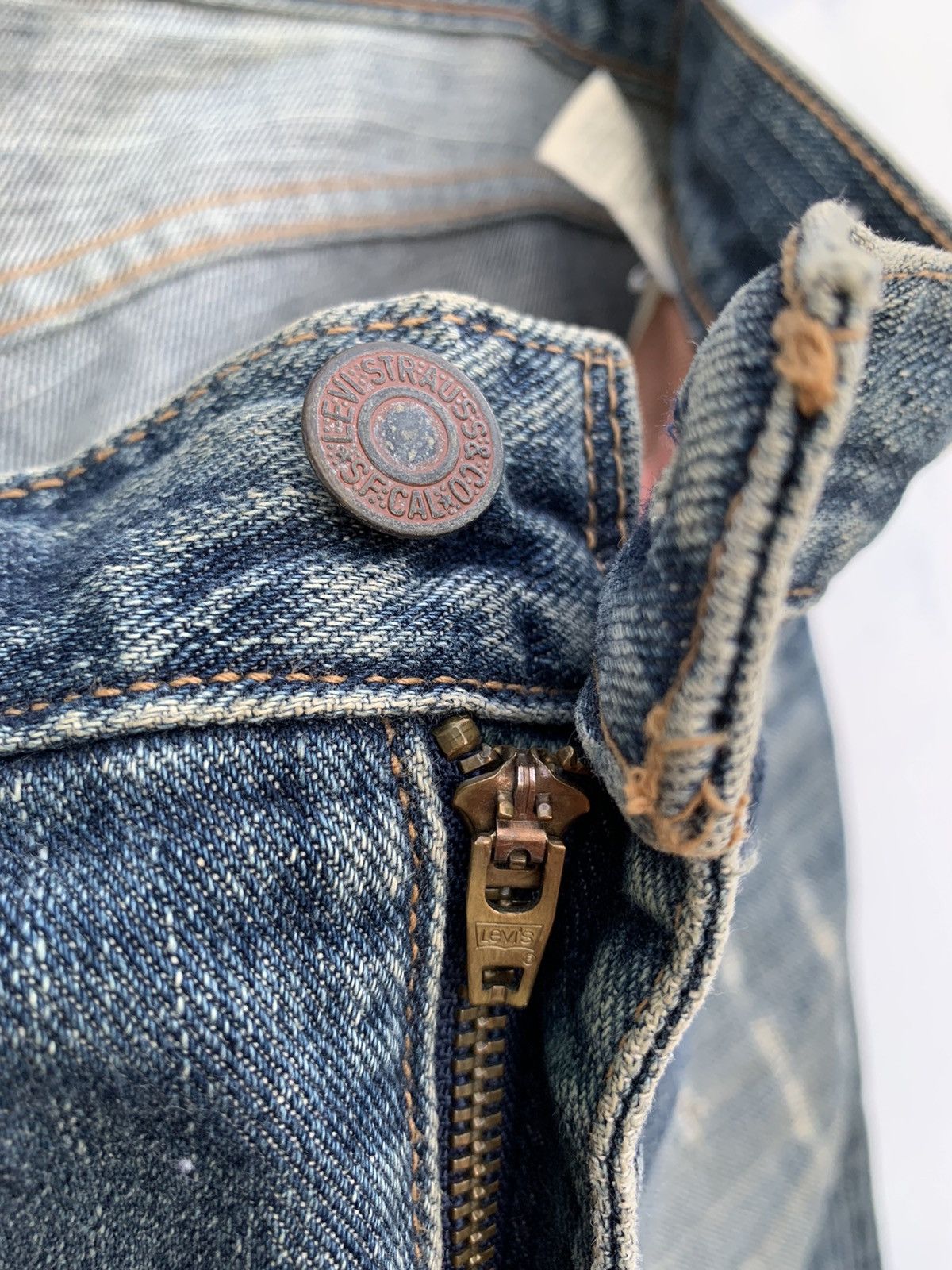 Levi's × Vintage Vintage 90s Levi's Top Button J36 DISTRESSED DENIM Size US 33 - 17 Thumbnail