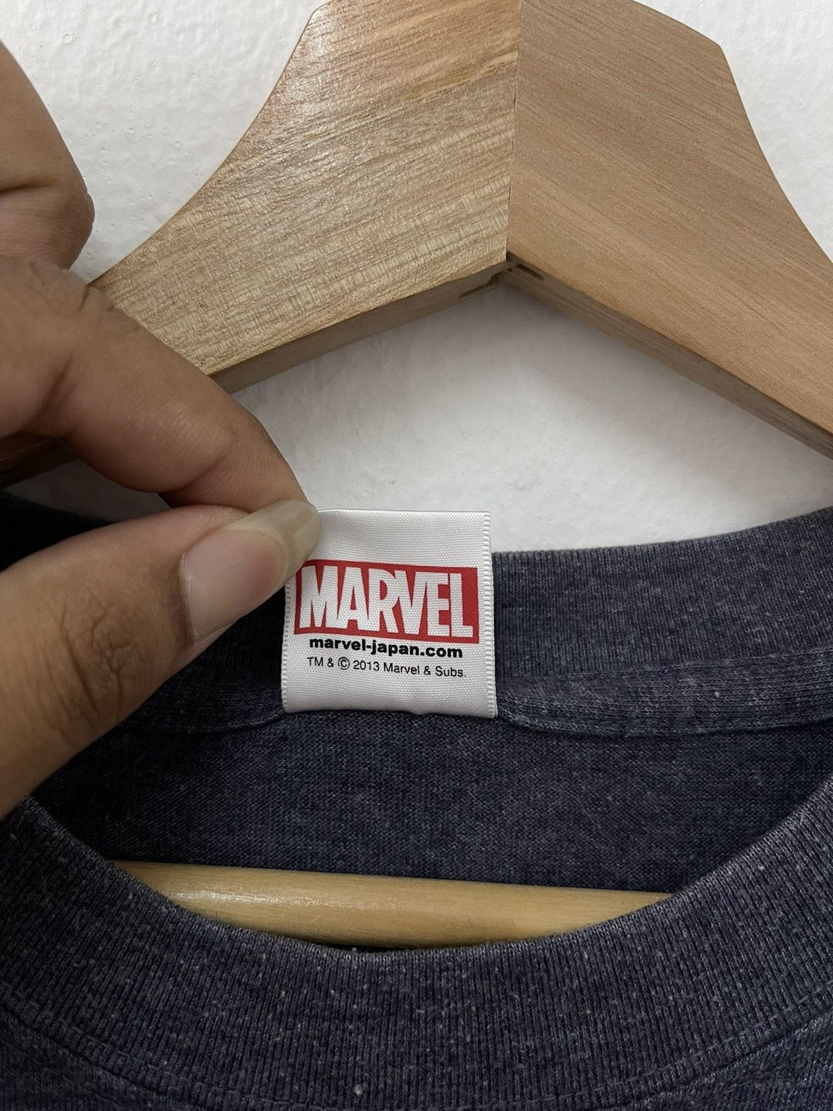 Japanese Brand × Vintage Vintage Marvel Spiderman Hanging Cute Graphic Tshirt Size US L / EU 52-54 / 3 - 5 Thumbnail
