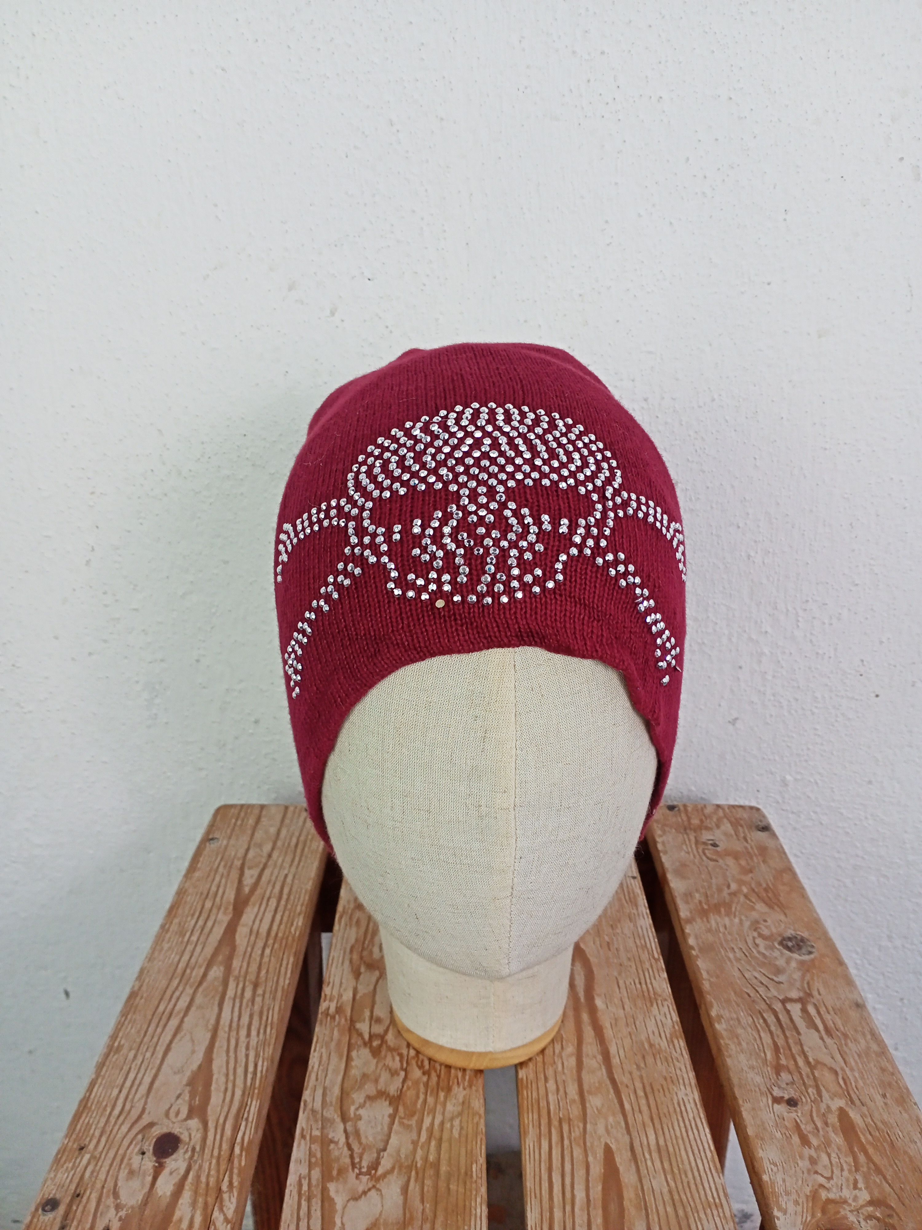 Japanese Brand Skull Cross Bones Beanie Hat Size ONE SIZE - 1 Thumbnail