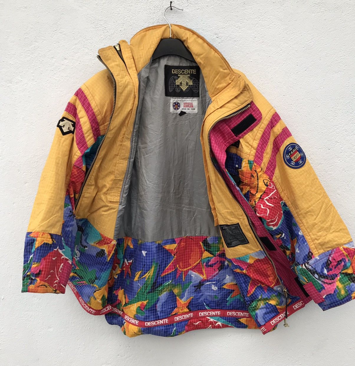 Descente × Vintage Descente Officials Spain Ski Team Pop Art Hooded Ski Jacket Size US M / EU 48-50 / 2 - 10 Thumbnail