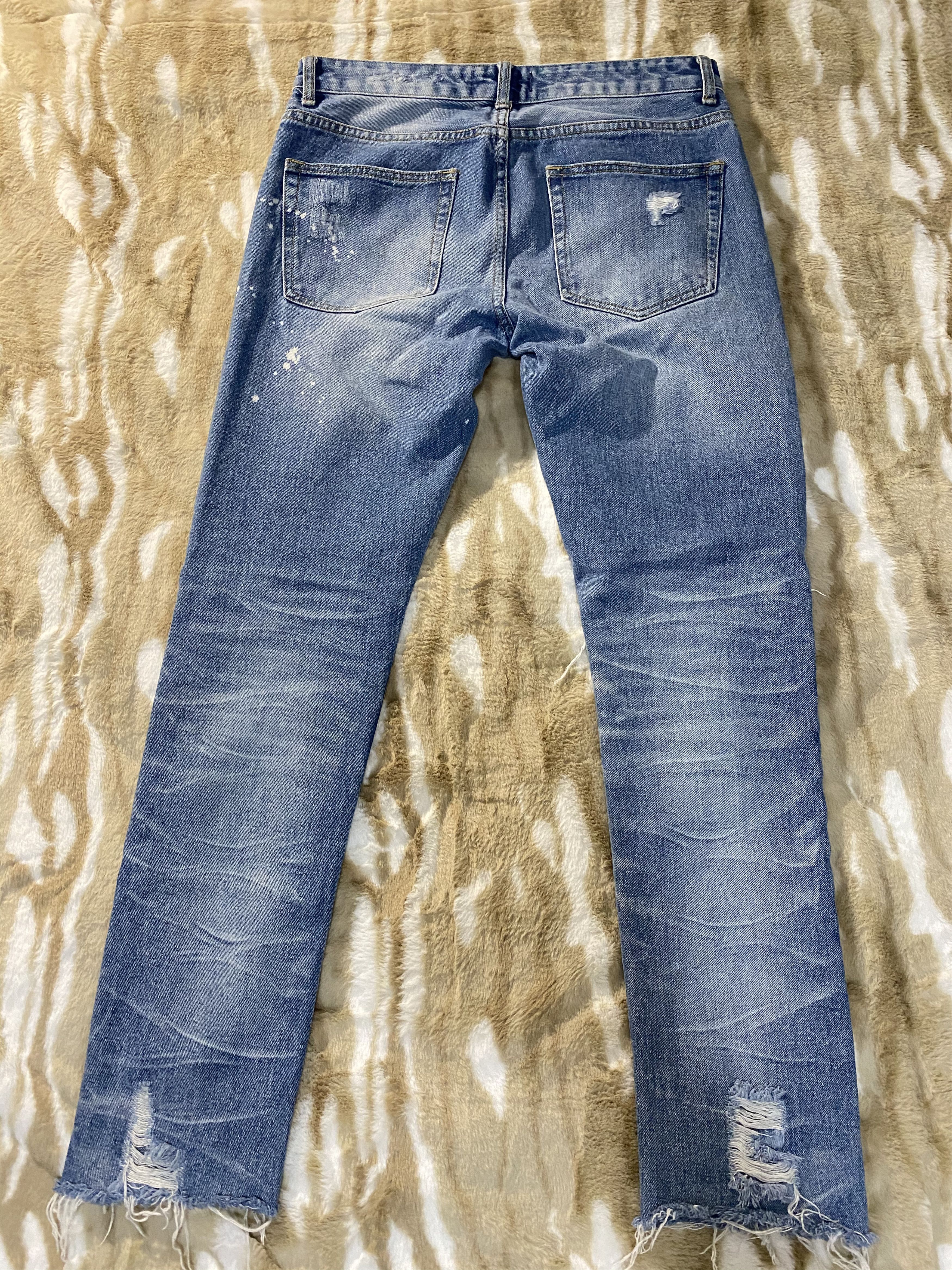 Forever 21 Iconic Knee Blowout Distress Indigo Blue Jeans Size US 31 - 2 Thumbnail