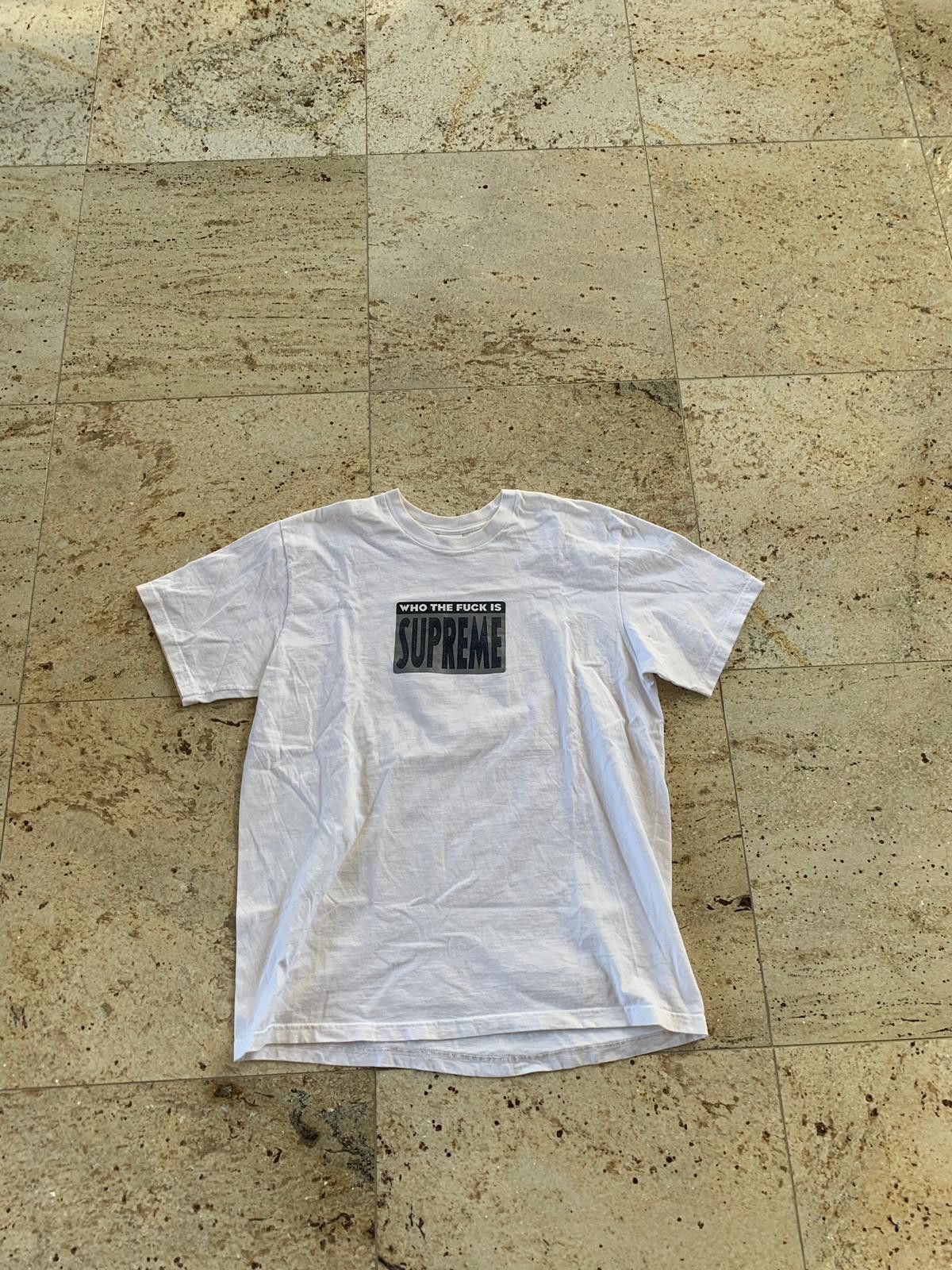 Supreme Who The Fuck Is Supreme Tee in White Size US L / EU 52-54 / 3 - 3 Thumbnail