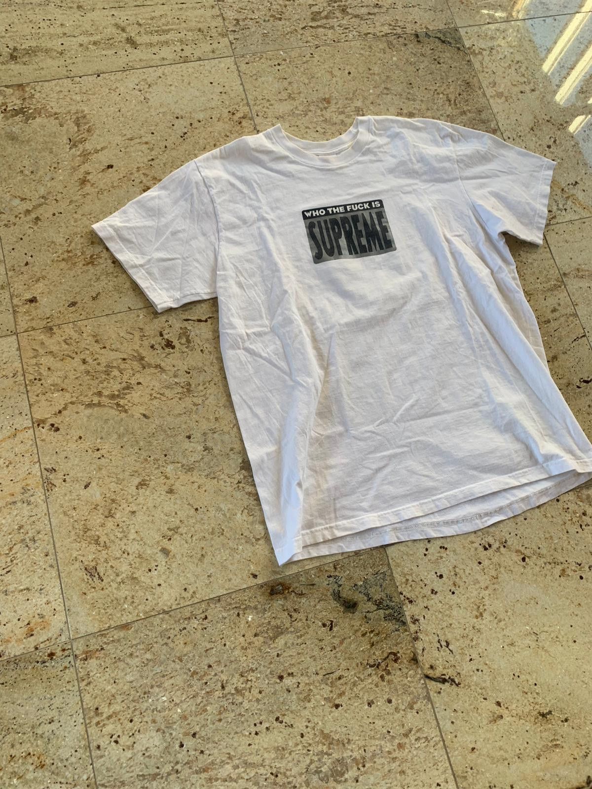 Supreme Who The Fuck Is Supreme Tee in White Size US L / EU 52-54 / 3 - 2 Thumbnail