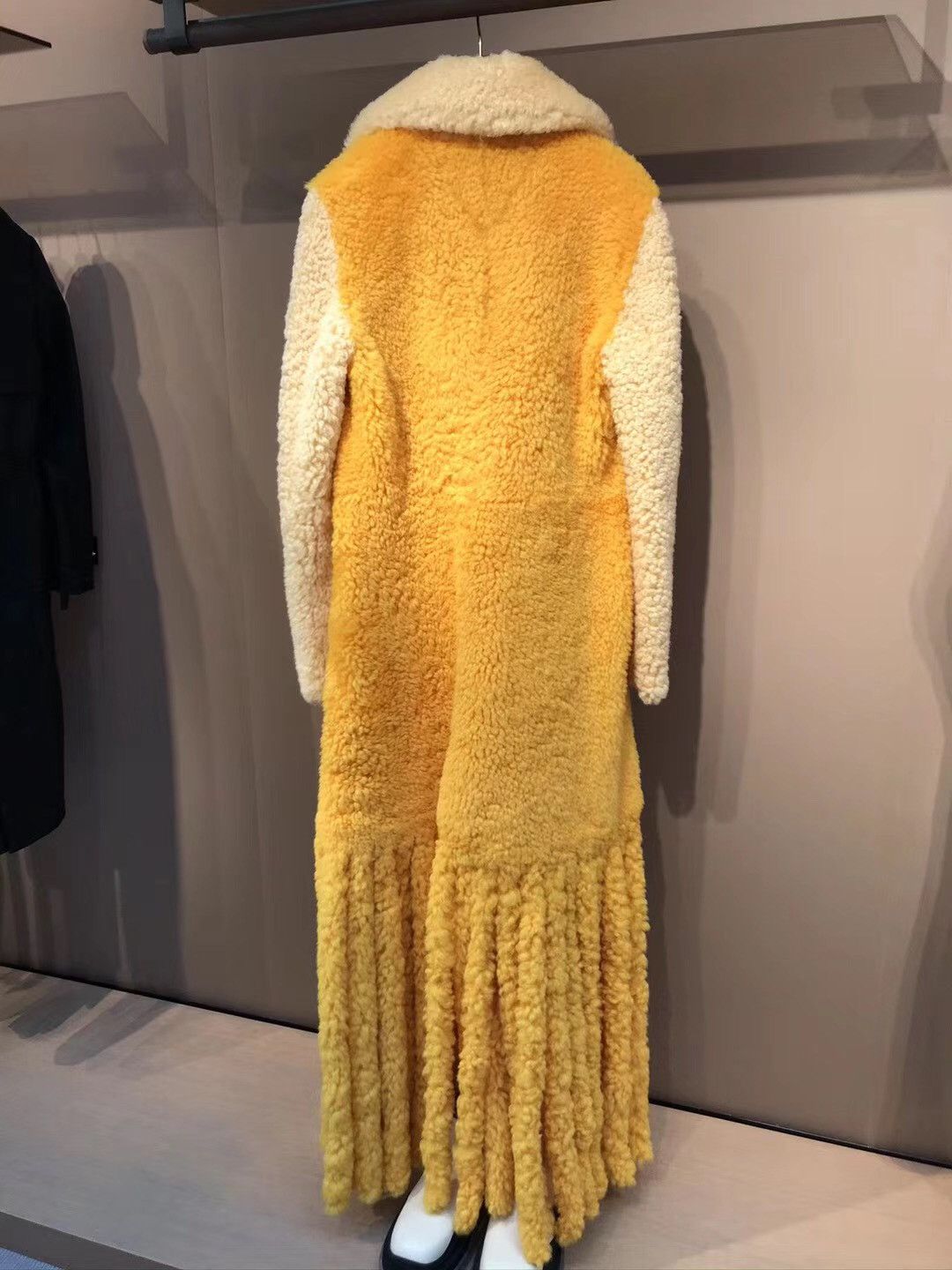 Bottega Veneta BNWT FW20 Teddy Shearling Fringe Coat in Yellow Size 34 Size XXS / US 00 / IT 34 - 4 Thumbnail