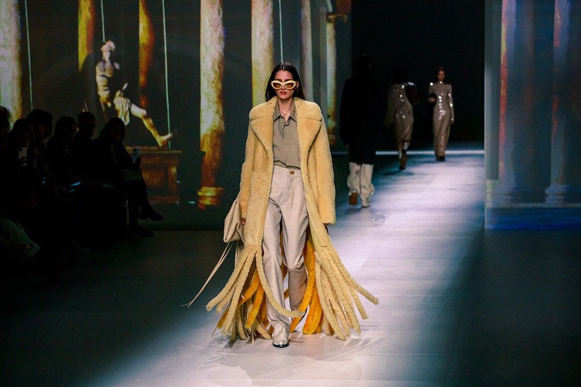 Bottega Veneta BNWT FW20 Teddy Shearling Fringe Coat in Yellow Size 34 Size XXS / US 00 / IT 34 - 2 Thumbnail