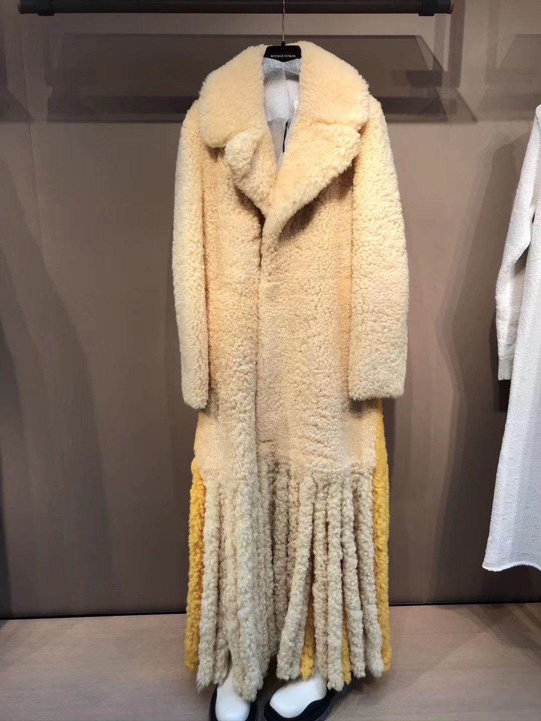 Bottega Veneta BNWT FW20 Teddy Shearling Fringe Coat in Yellow Size 34 Size XXS / US 00 / IT 34 - 3 Thumbnail