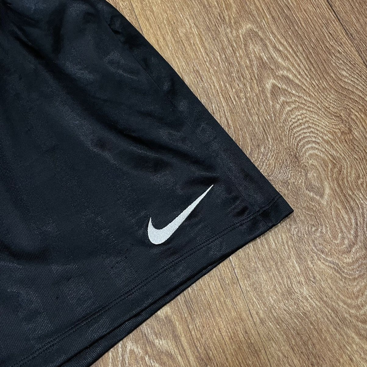 Vintage Vintage Nike Swoosh Nylon Athletic Shorts Y2K Black Grunge L Size US 34 / EU 50 - 4 Thumbnail