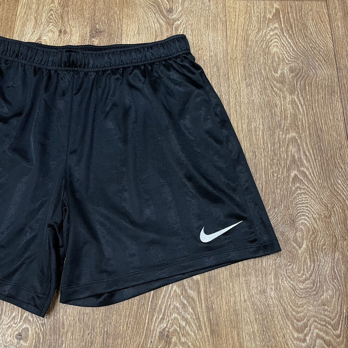 Vintage Vintage Nike Swoosh Nylon Athletic Shorts Y2K Black Grunge L Size US 34 / EU 50 - 3 Thumbnail
