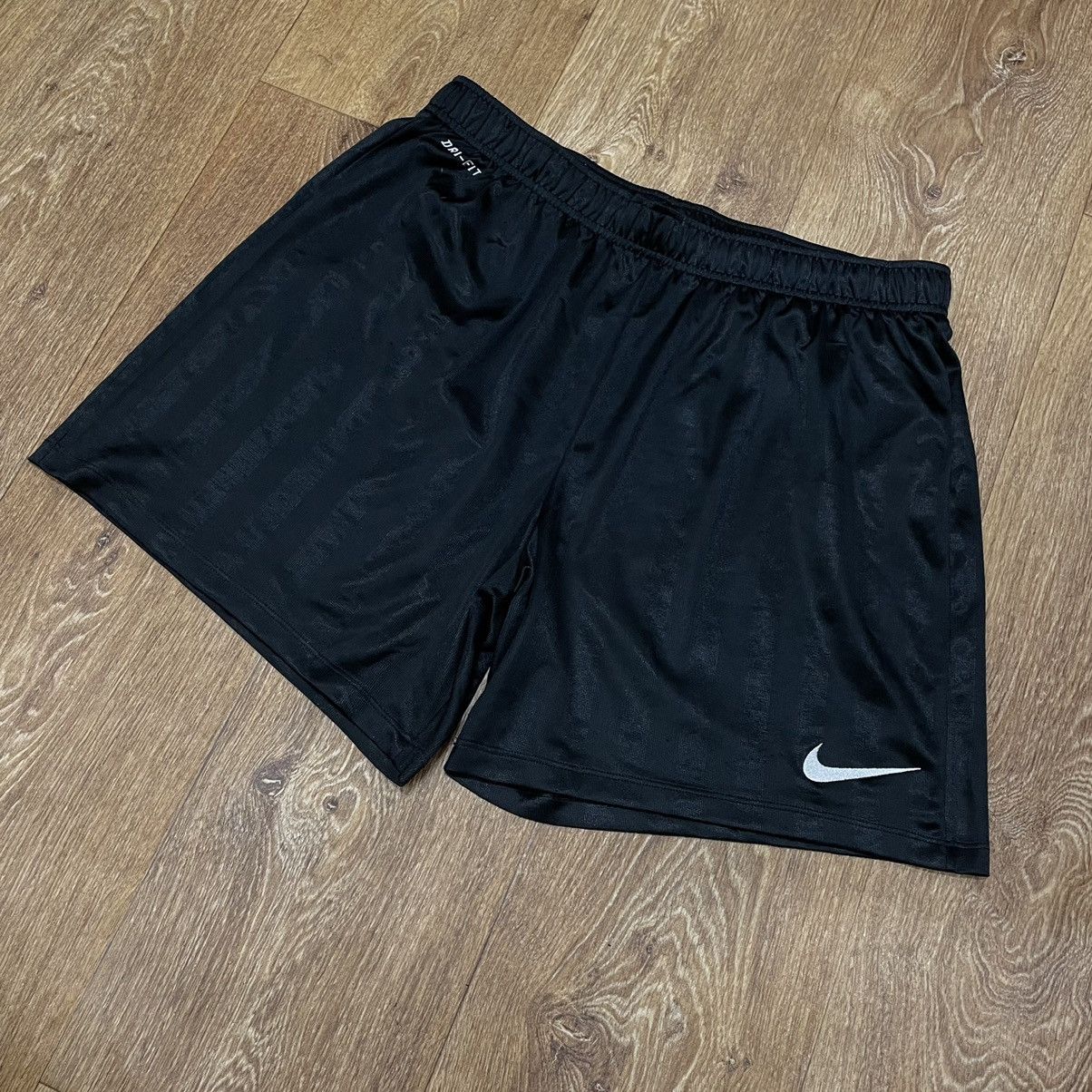 Vintage Vintage Nike Swoosh Nylon Athletic Shorts Y2K Black Grunge L Size US 34 / EU 50 - 2 Thumbnail
